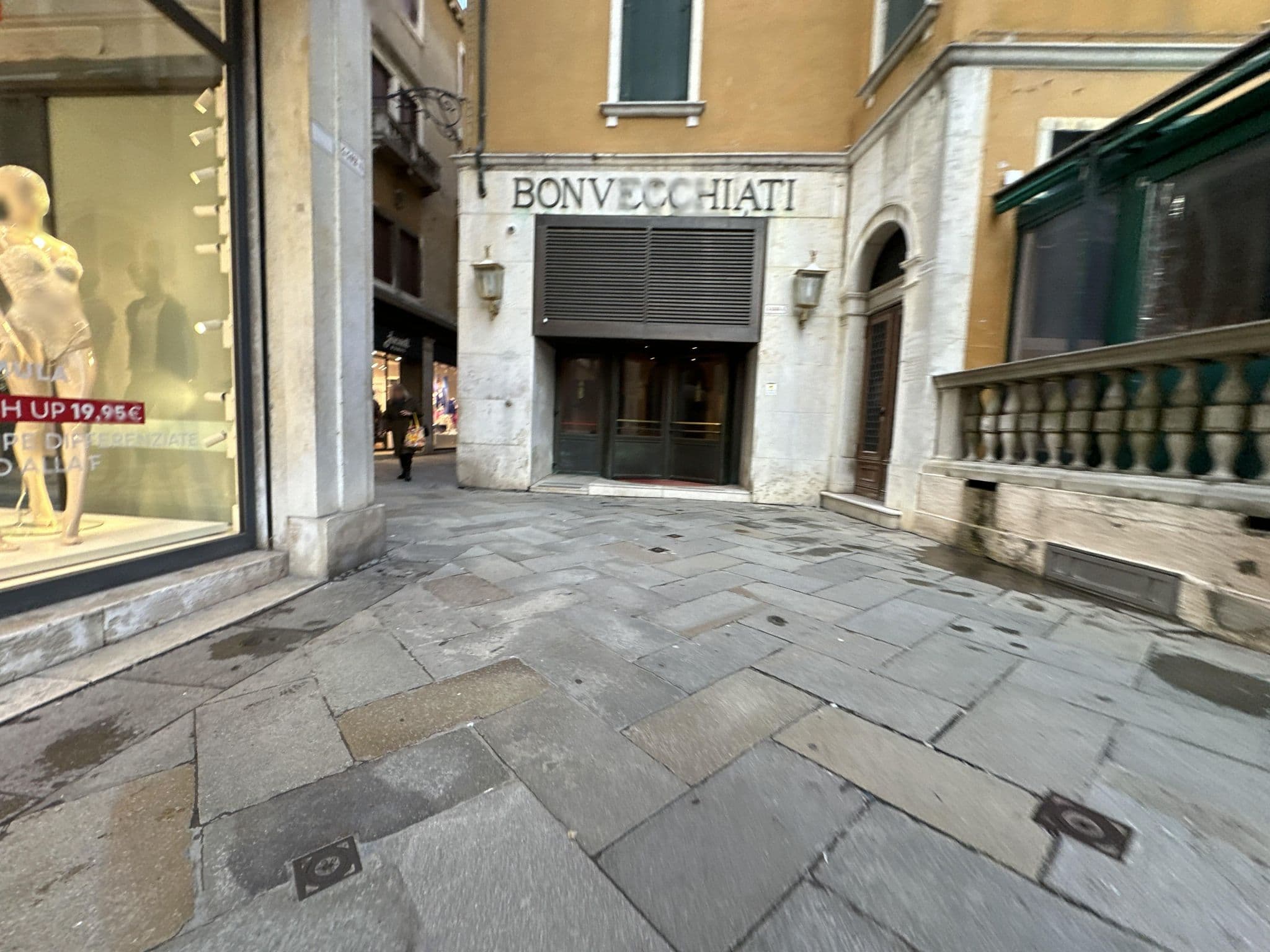Street view near Venice Speon Canal Views wifi, Venice — © quickness805 (CC BY-SA · Mapillary)