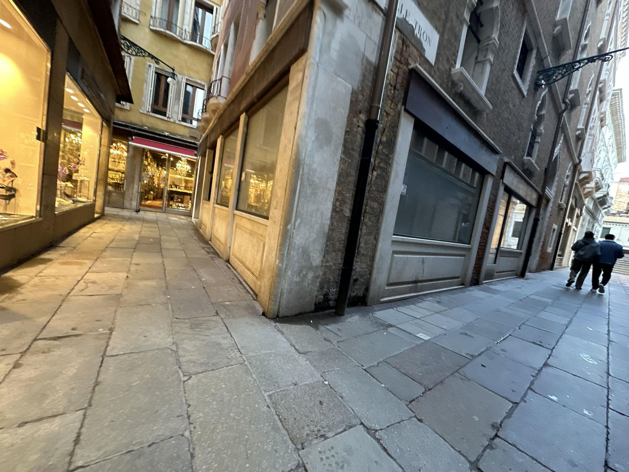 Street view near Cà Alle Gondolette, Venice — © quickness805 (CC BY-SA · Mapillary)