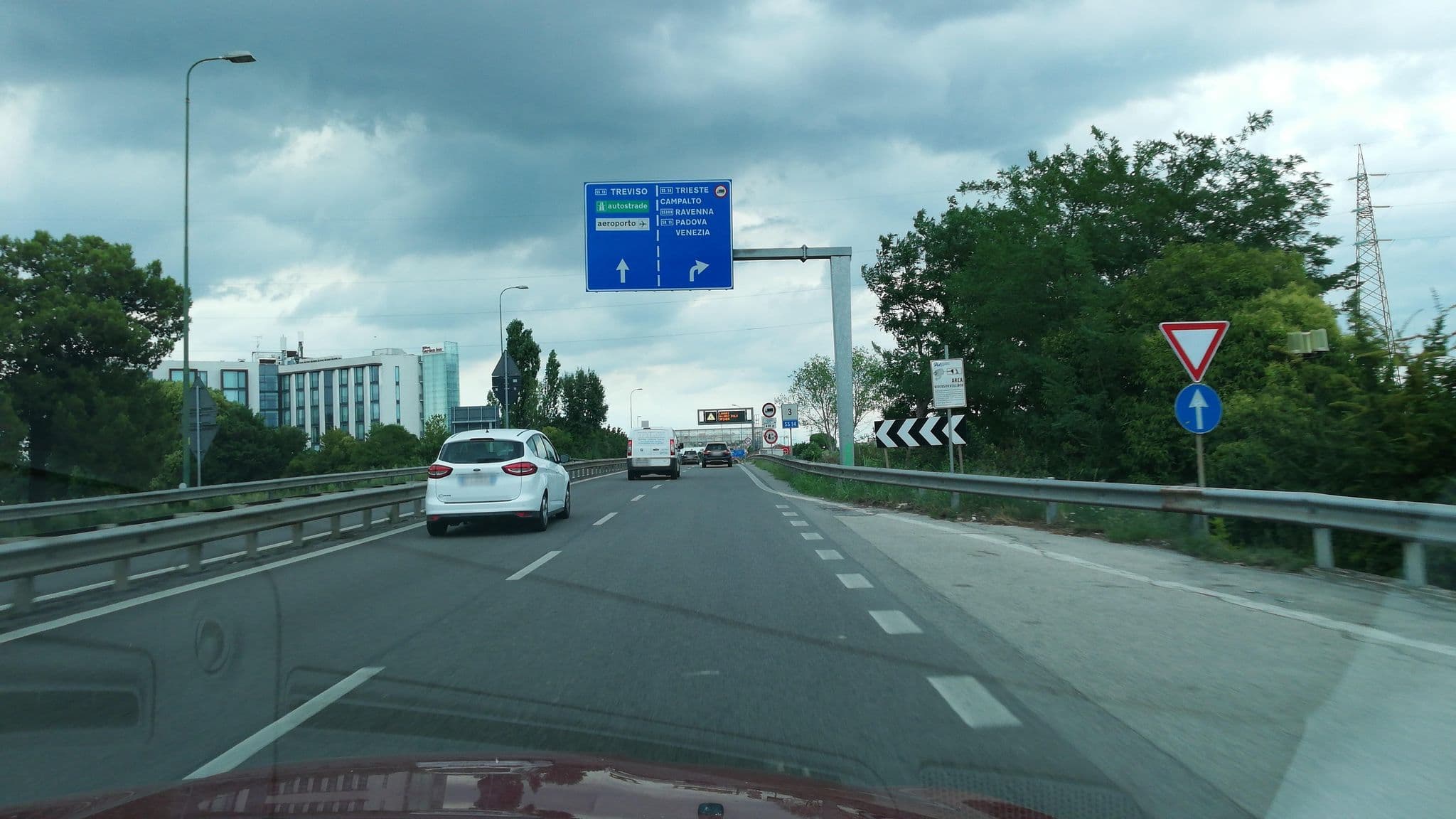 Street view near Russott Hotel, Campalto — © gzin (CC BY-SA · Mapillary)