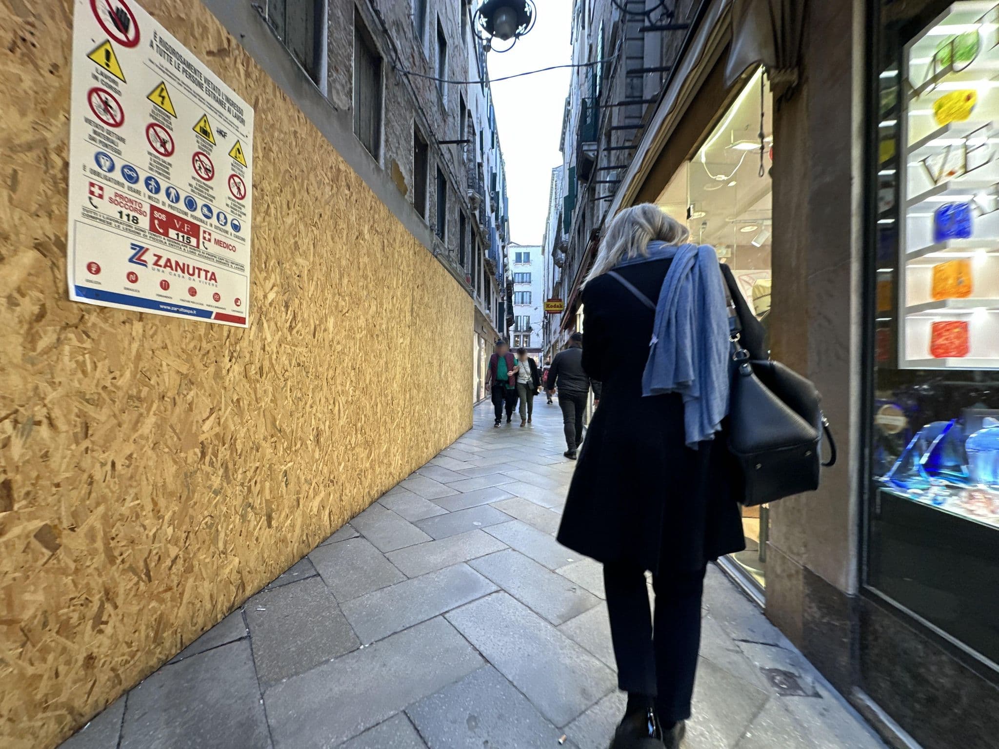Street view near Splendid Venice-The Roof Top, Venice — © quickness805 (CC BY-SA · Mapillary)