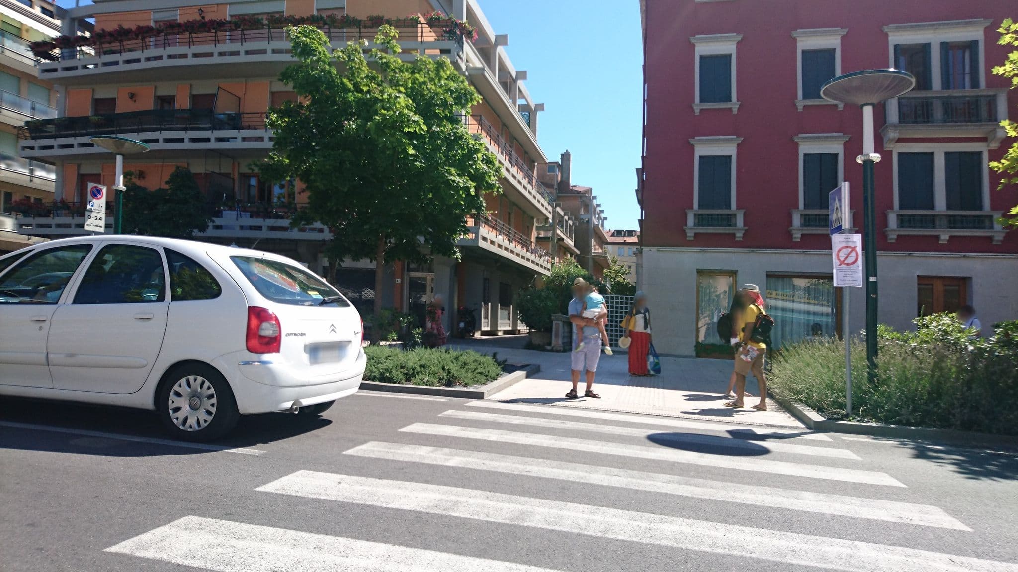 Street view near Hotel Helvetia SNC di Rizzo Isabella e Alessandro & C., Lido — © voschix (CC BY-SA · Mapillary)