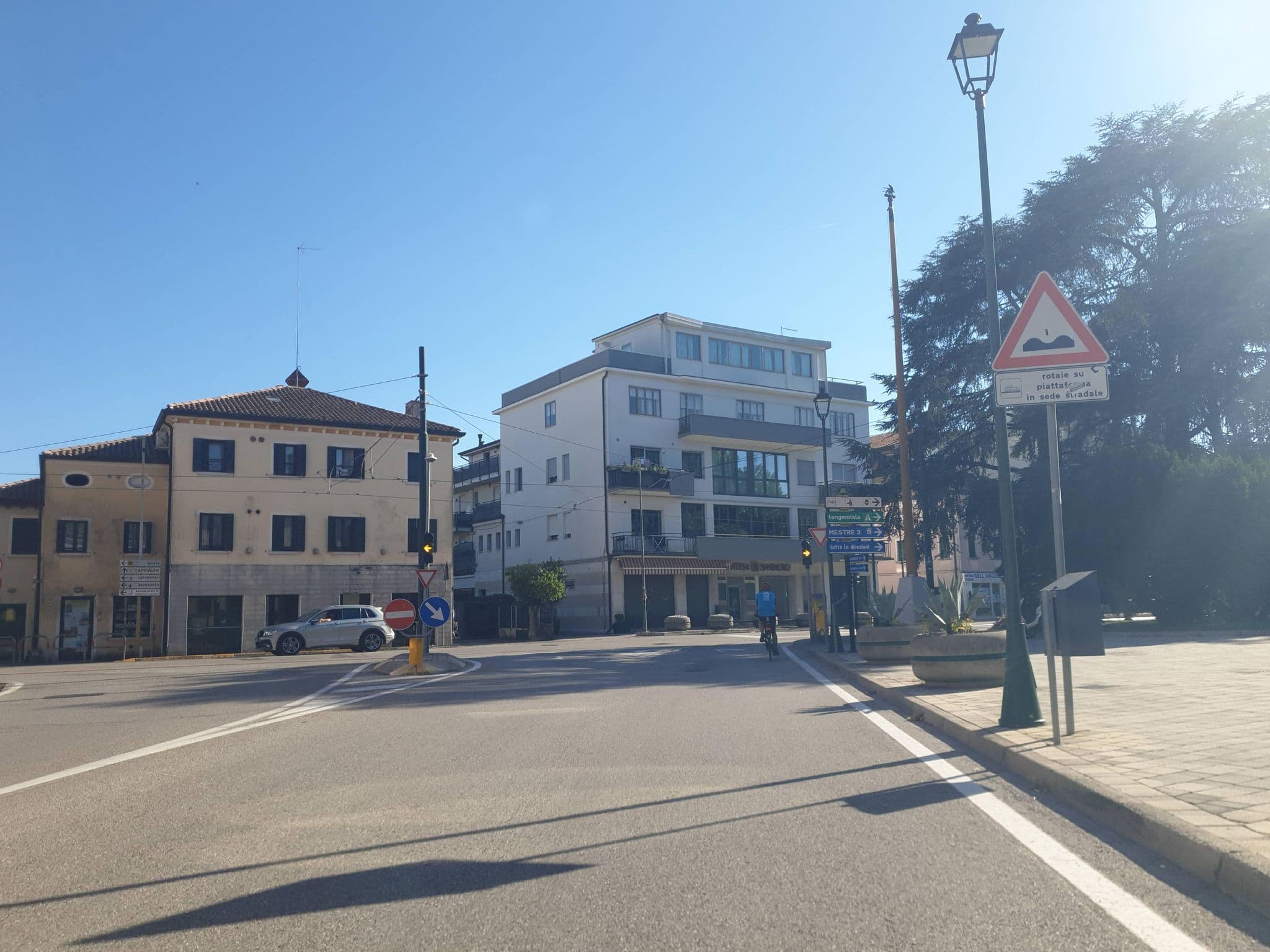 Street view near Hotel Ducale Favaro Veneto, Favaro Veneto — © voschix (CC BY-SA · Mapillary)