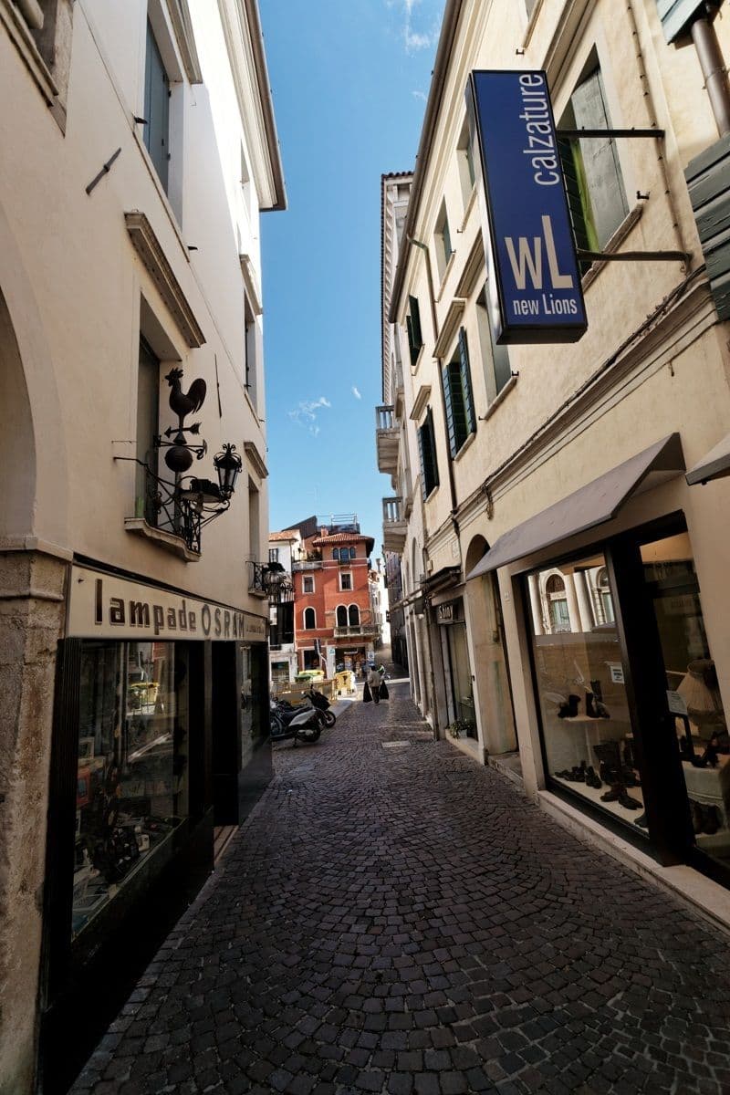 Street view near Do Pomi Suite, Treviso — © txllxt (CC BY-SA · Mapillary)