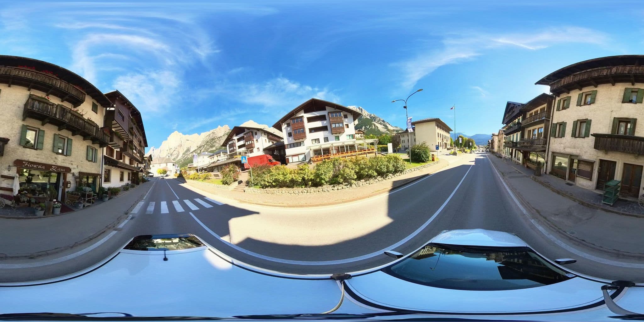 Street view near Albergo Nevada di Pordon Francesco e C. SNC, Cortina d'Ampezzo — © osmplus_org (CC BY-SA · Mapillary)