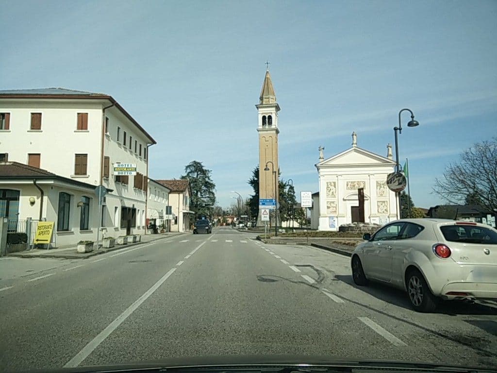 Street view near Hotel Dotto, Varago — © bellazambo (CC BY-SA · Mapillary)