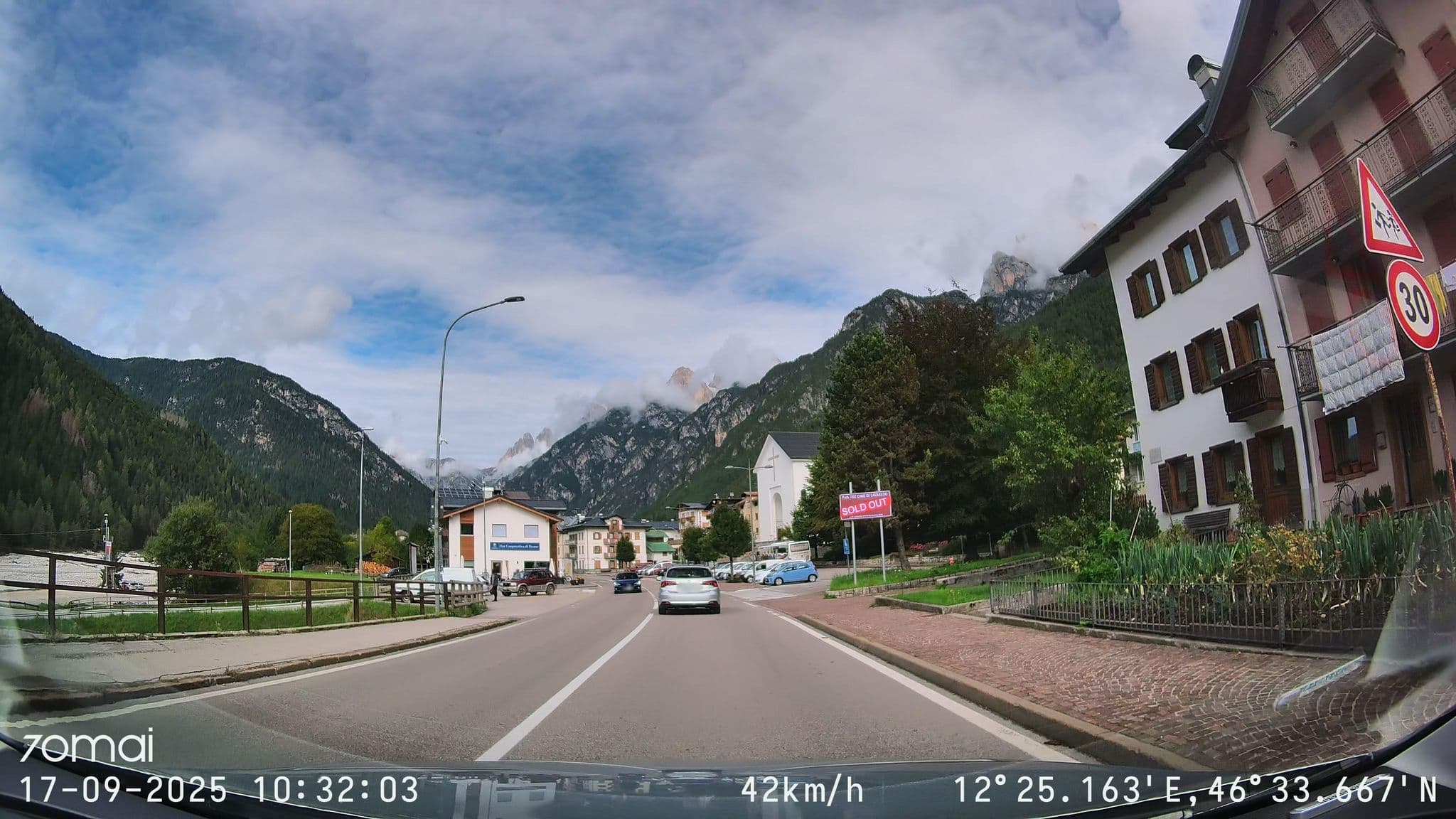 Street view near Blue House, Auronzo — © doriel (CC BY-SA · Mapillary)