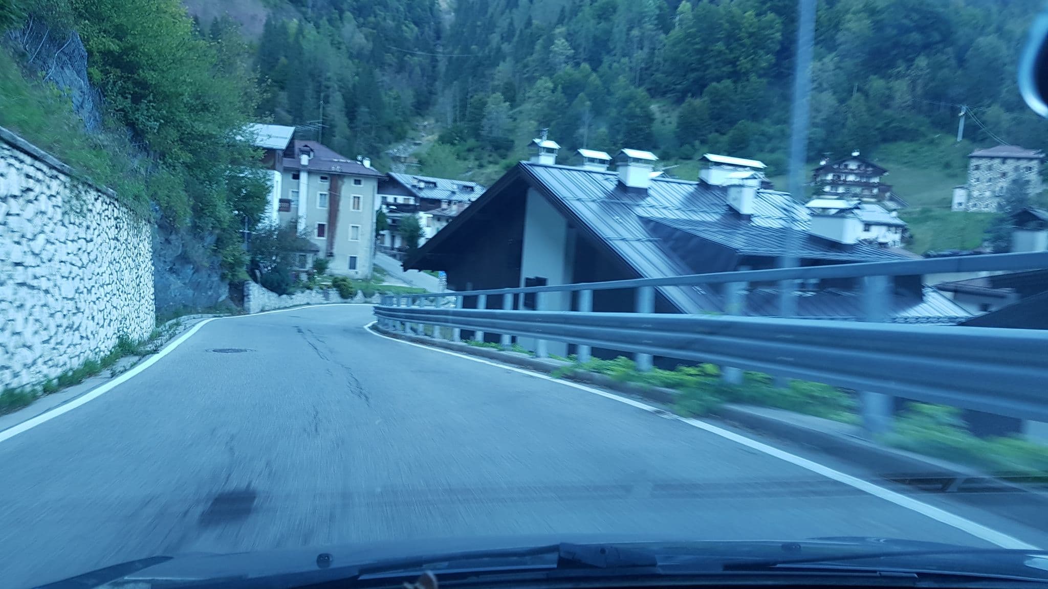 Street view near Albergo Brustolon di Pocchiesa Cantaro, Forno di Zoldo — © igorzo (CC BY-SA · Mapillary)