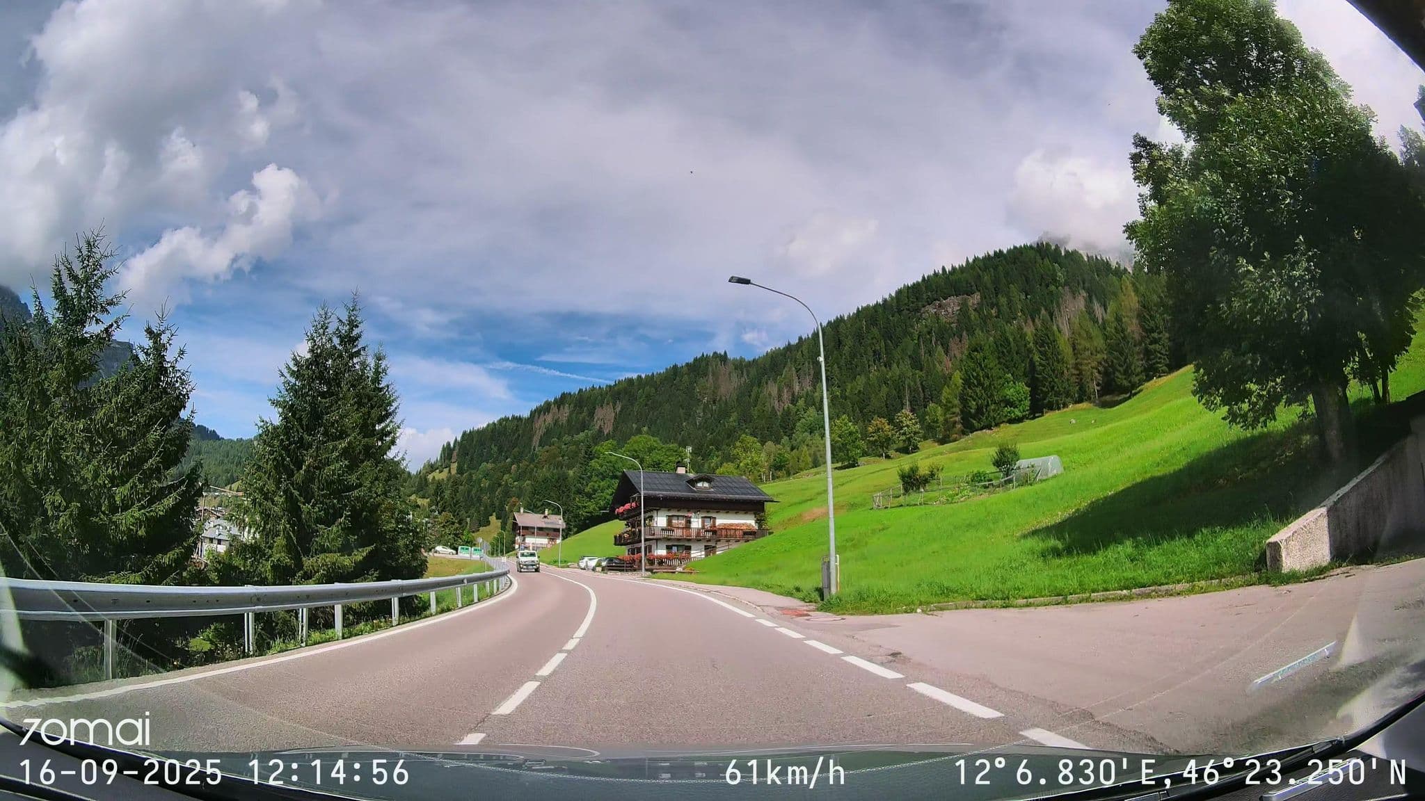 Street view near Appartamenti Fior di Rupe, Forno di Zoldo — © doriel (CC BY-SA · Mapillary)
