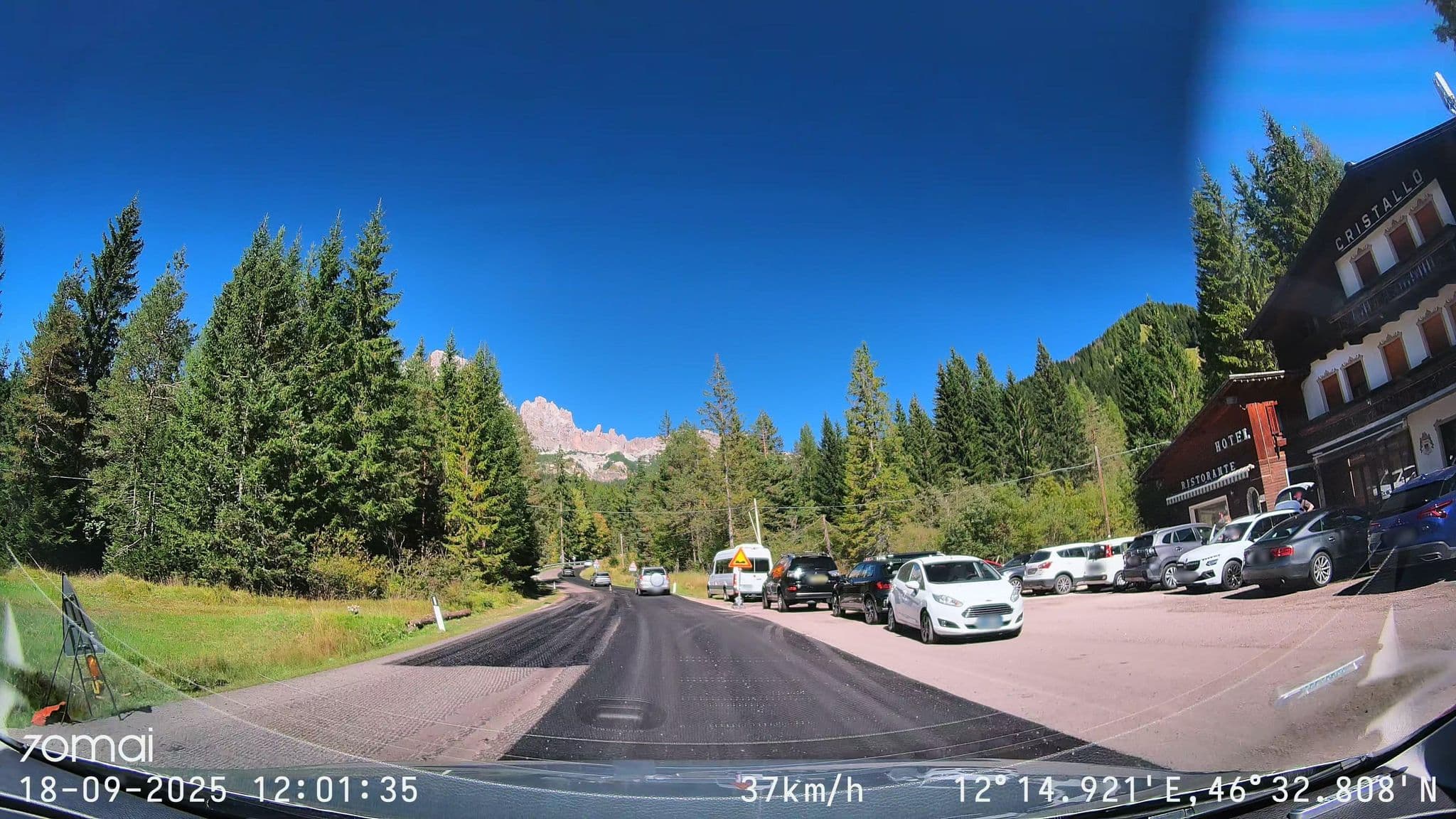 Street view near Hotel Cristallo, Cortina d'Ampezzo — © doriel (CC BY-SA · Mapillary)