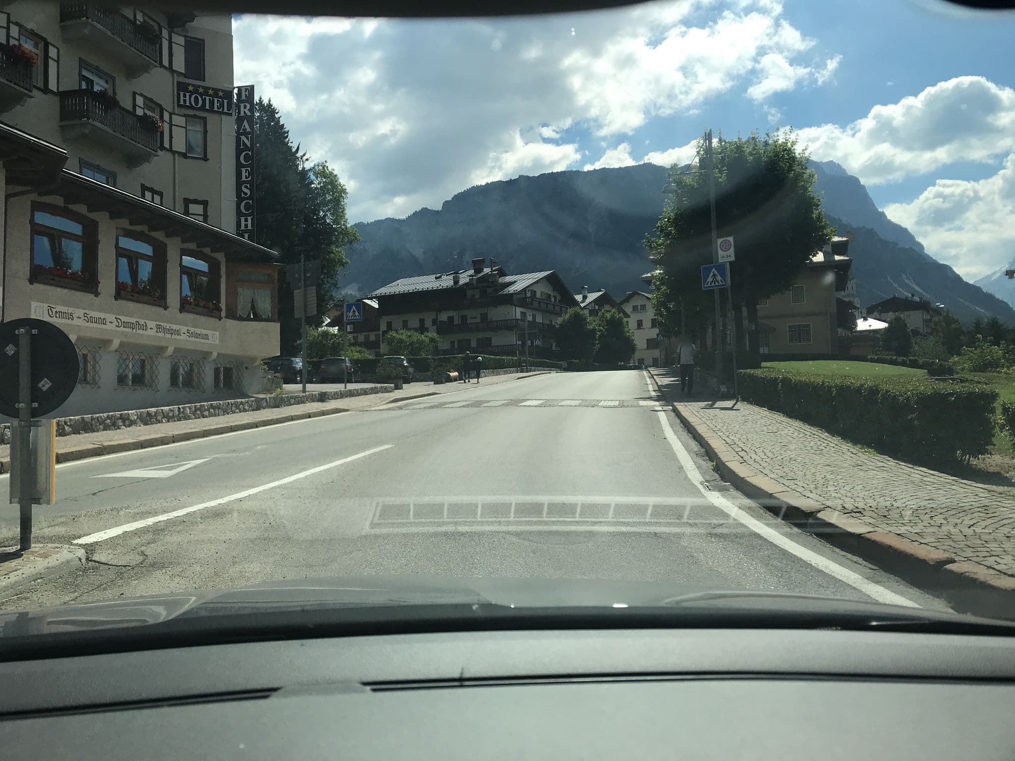 Street view near Franceschi ParkHotel, Cortina d'Ampezzo — © atze777 (CC BY-SA · Mapillary)