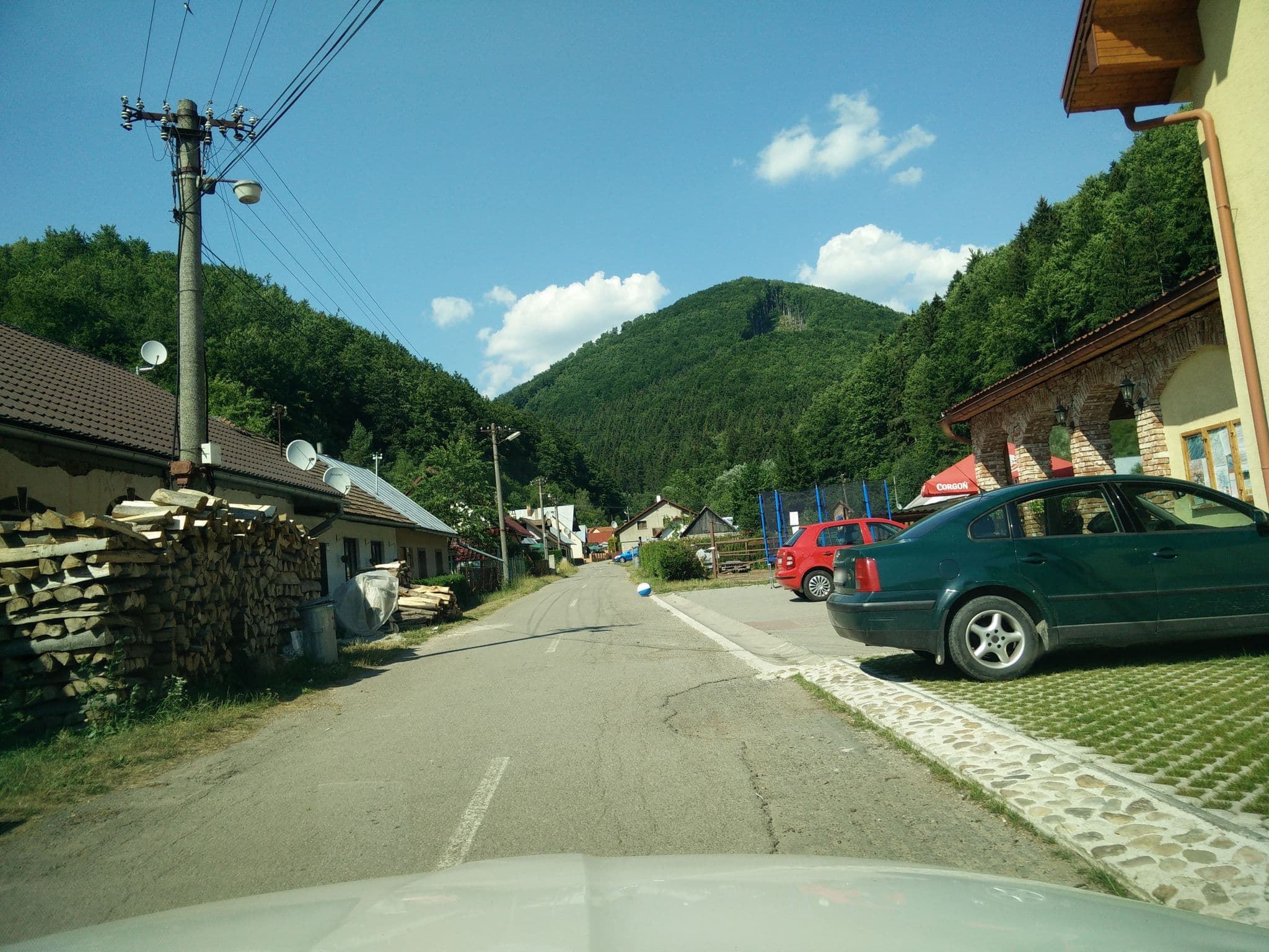 Street view near penzión Dolinka, Tužina — © kayle (CC BY-SA · Mapillary)
