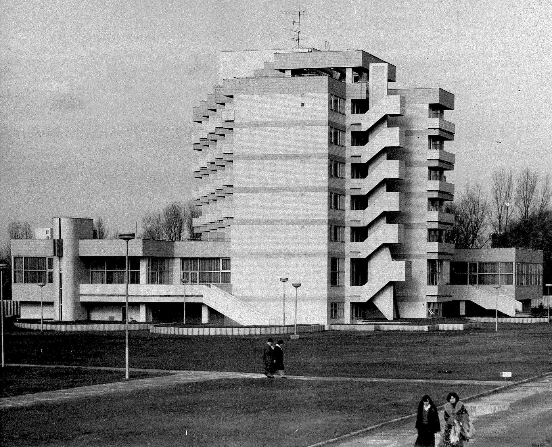 Hotel Park (via Wikimedia Commons, CC BY-SA 4.0)
