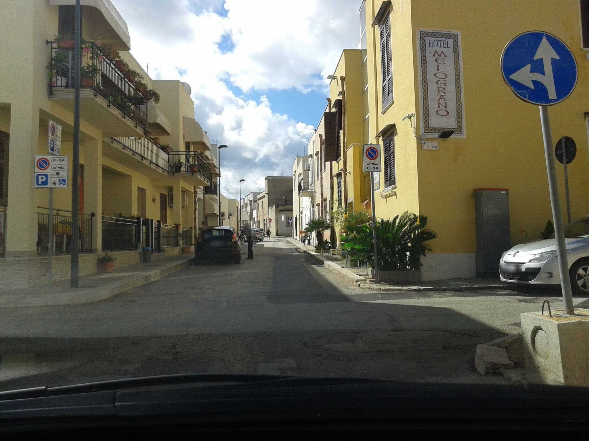 Street view near Il Melograno B&B, San Vito Lo Capo — © robertoinze (CC BY-SA · Mapillary)