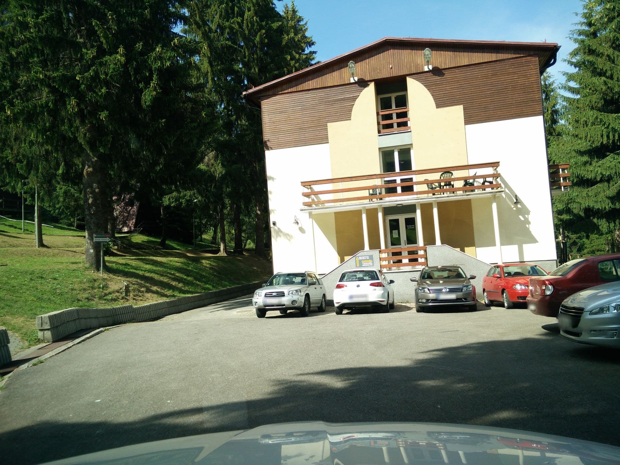 Street view near Horský hotel Magura, Tužina — © kayle (CC BY-SA · Mapillary)