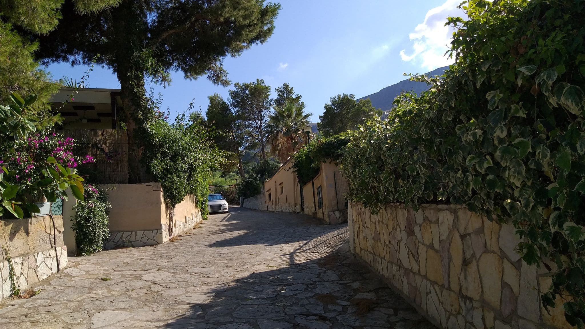 Street view near Villa Ginestra - Scopello-Villas, Castelluzzo — © supercola (CC BY-SA · Mapillary)