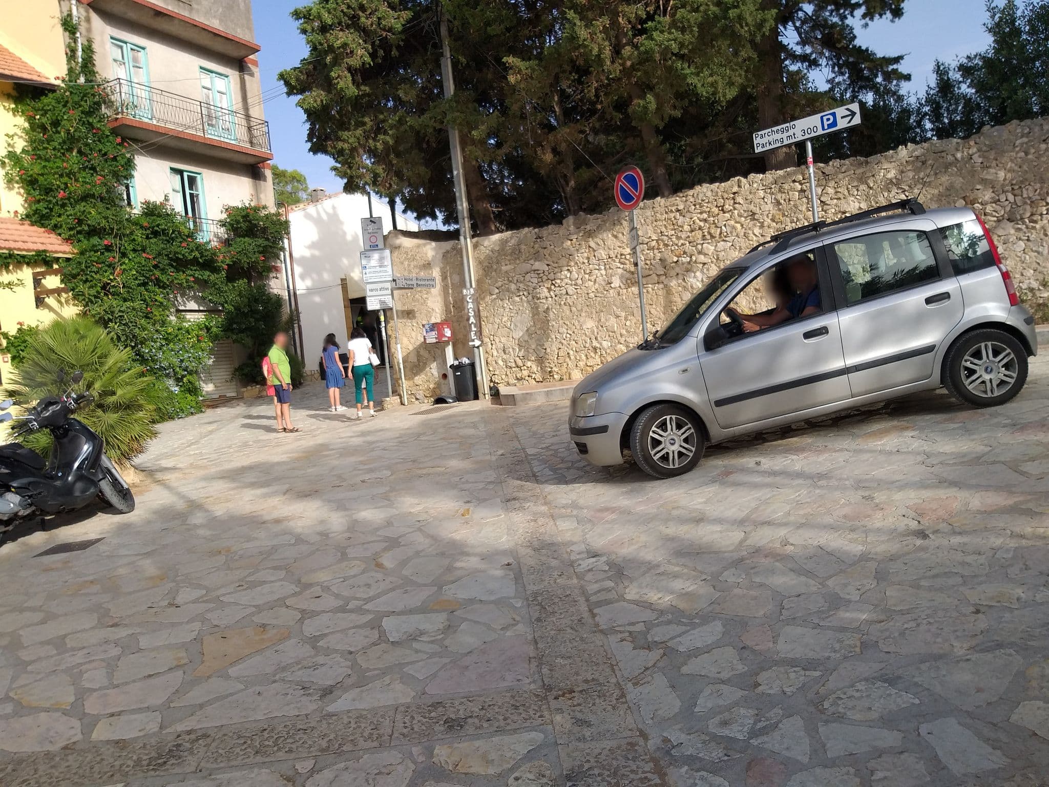 Street view near Angelo B&B, Castellammare del Golfo — © supercola (CC BY-SA · Mapillary)