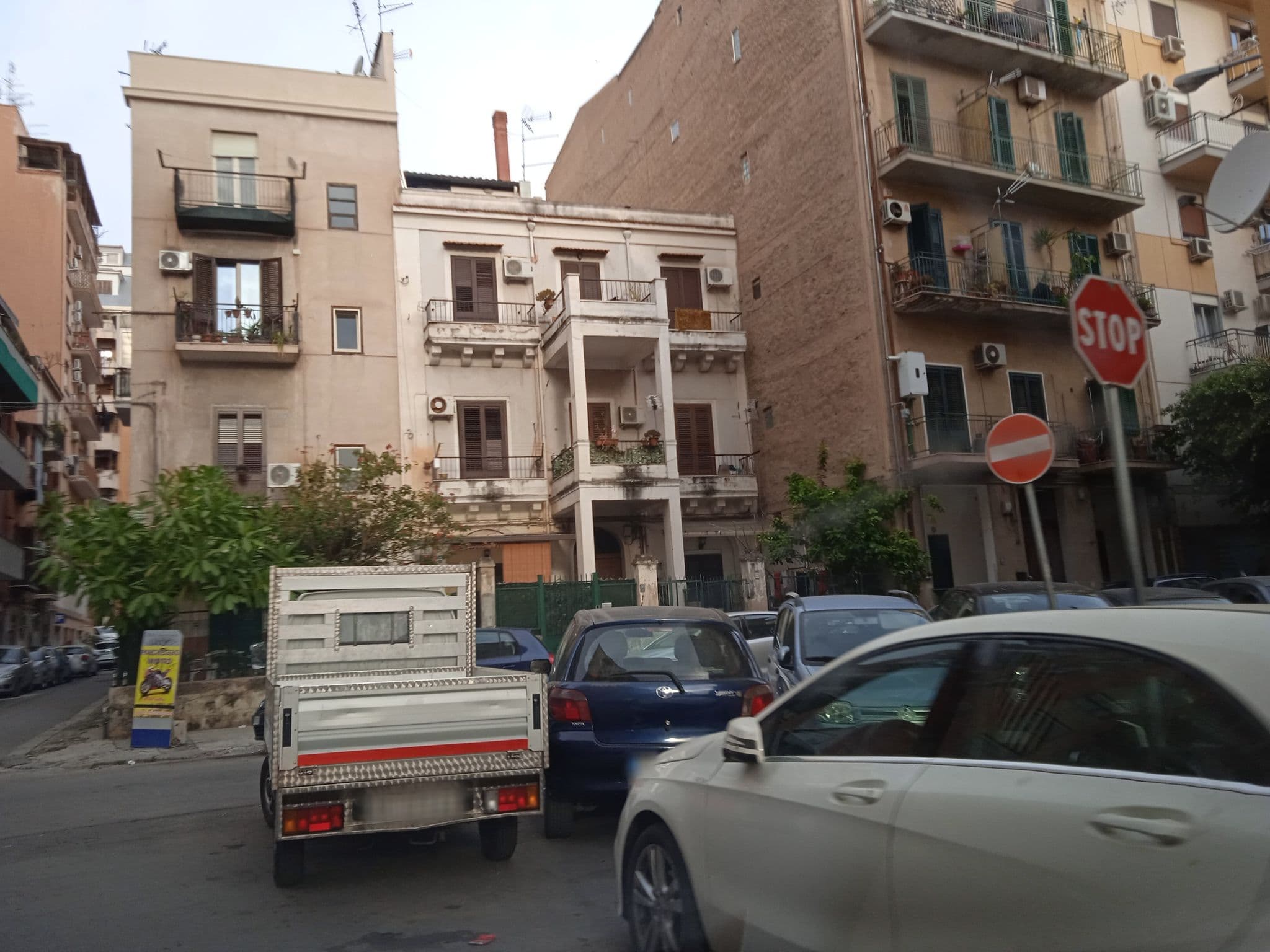 Street view near B&B A Casa di Ale, Palermo — © p8fy9y9fs (CC BY-SA · Mapillary)