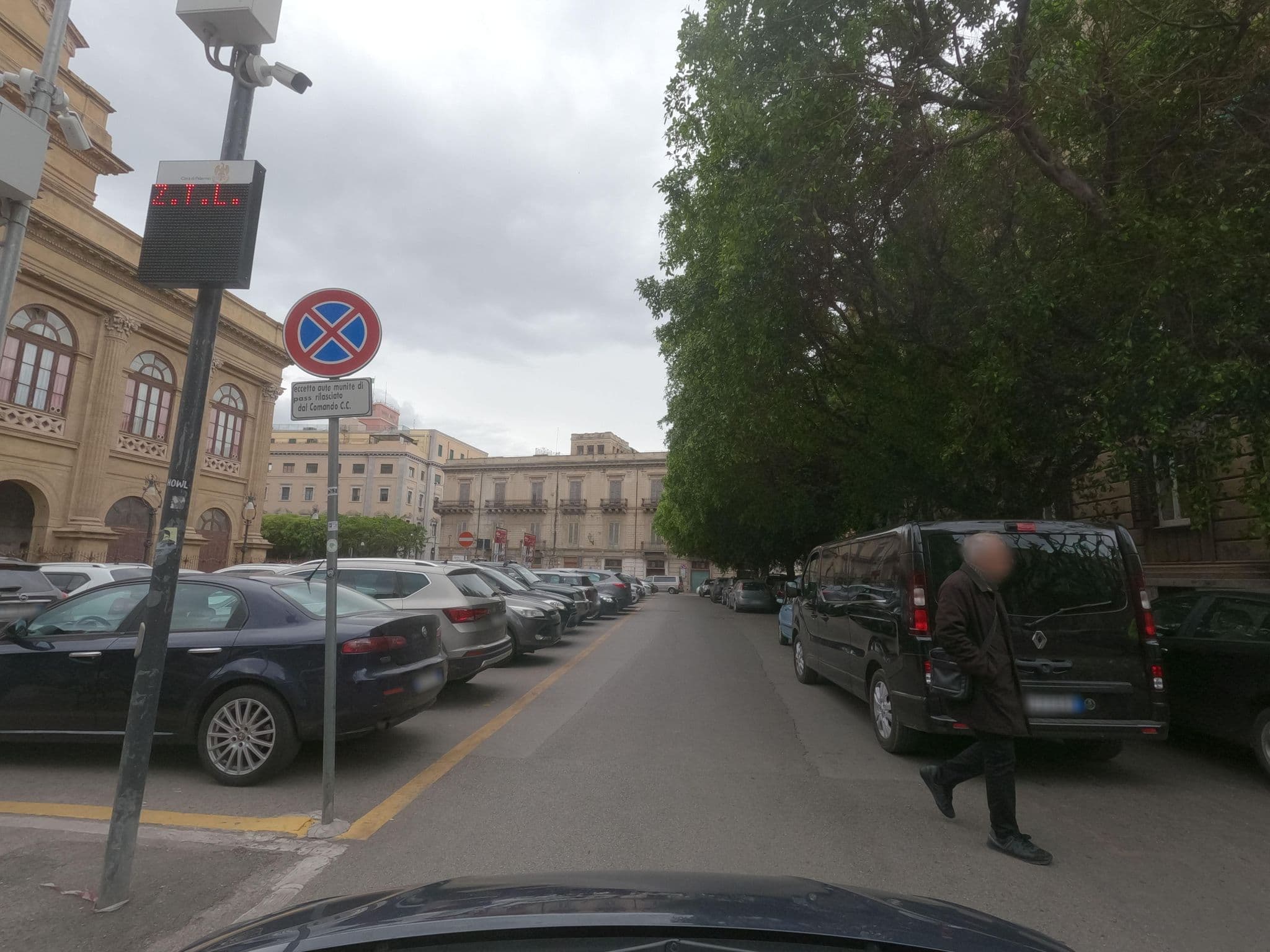 Street view near La Finestra sul Massimo., Palermo — © ESTmapper1001 (CC BY-SA · Mapillary)