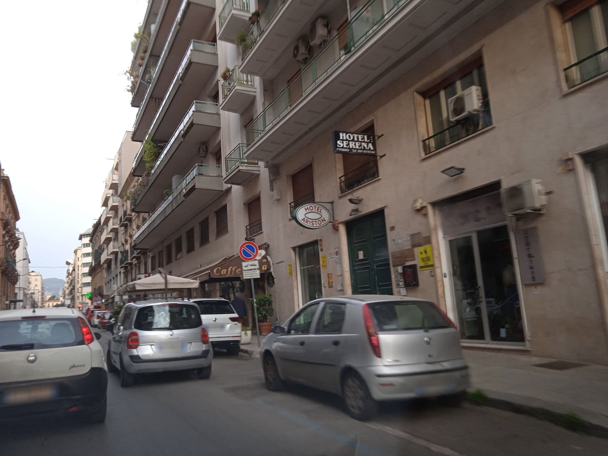 Street view near Hotel Boston, Palermo — © p8fy9y9fs (CC BY-SA · Mapillary)
