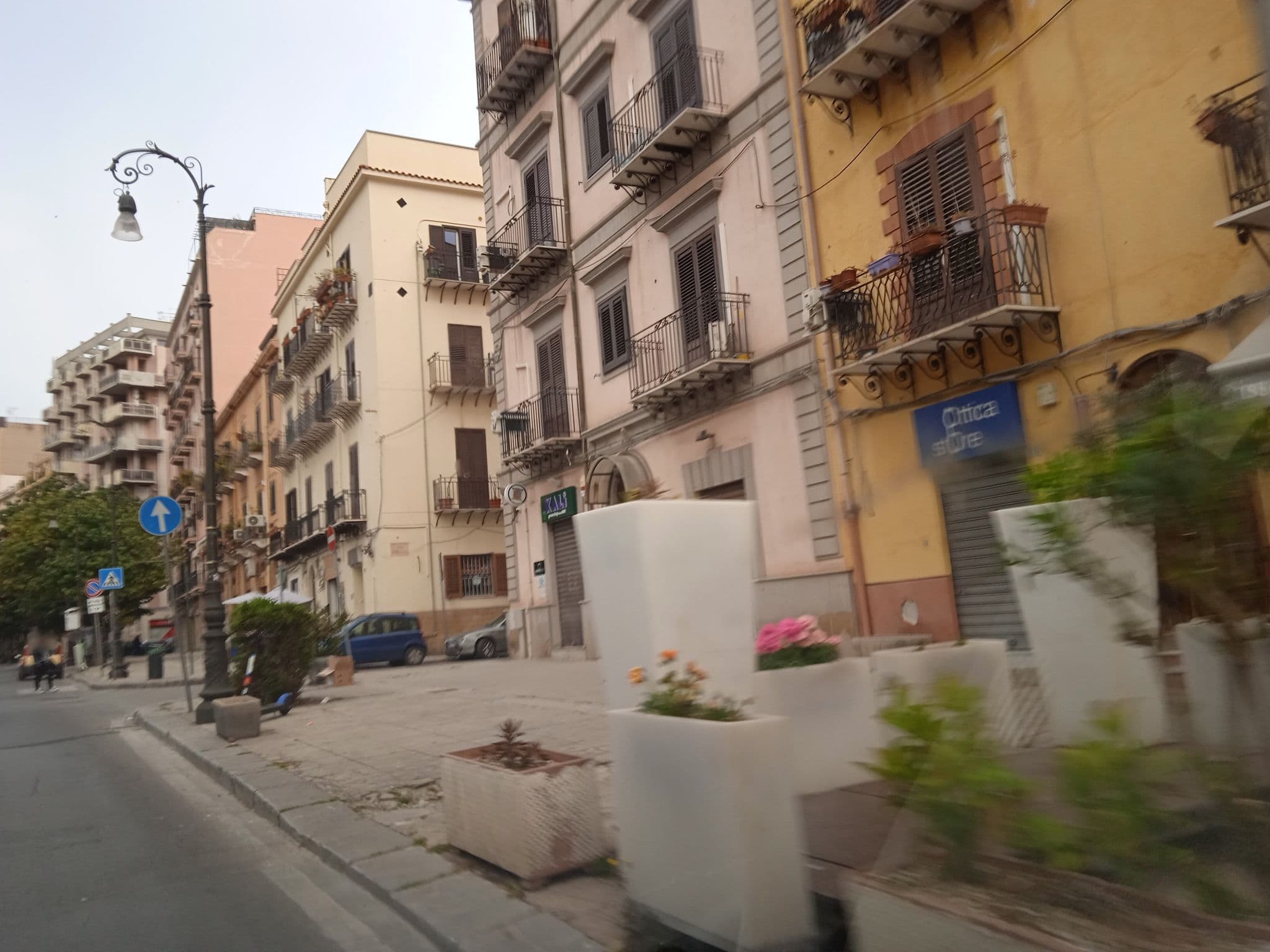 Street view near B&B SoleLuna della Solidarietà, Palermo — © p8fy9y9fs (CC BY-SA · Mapillary)