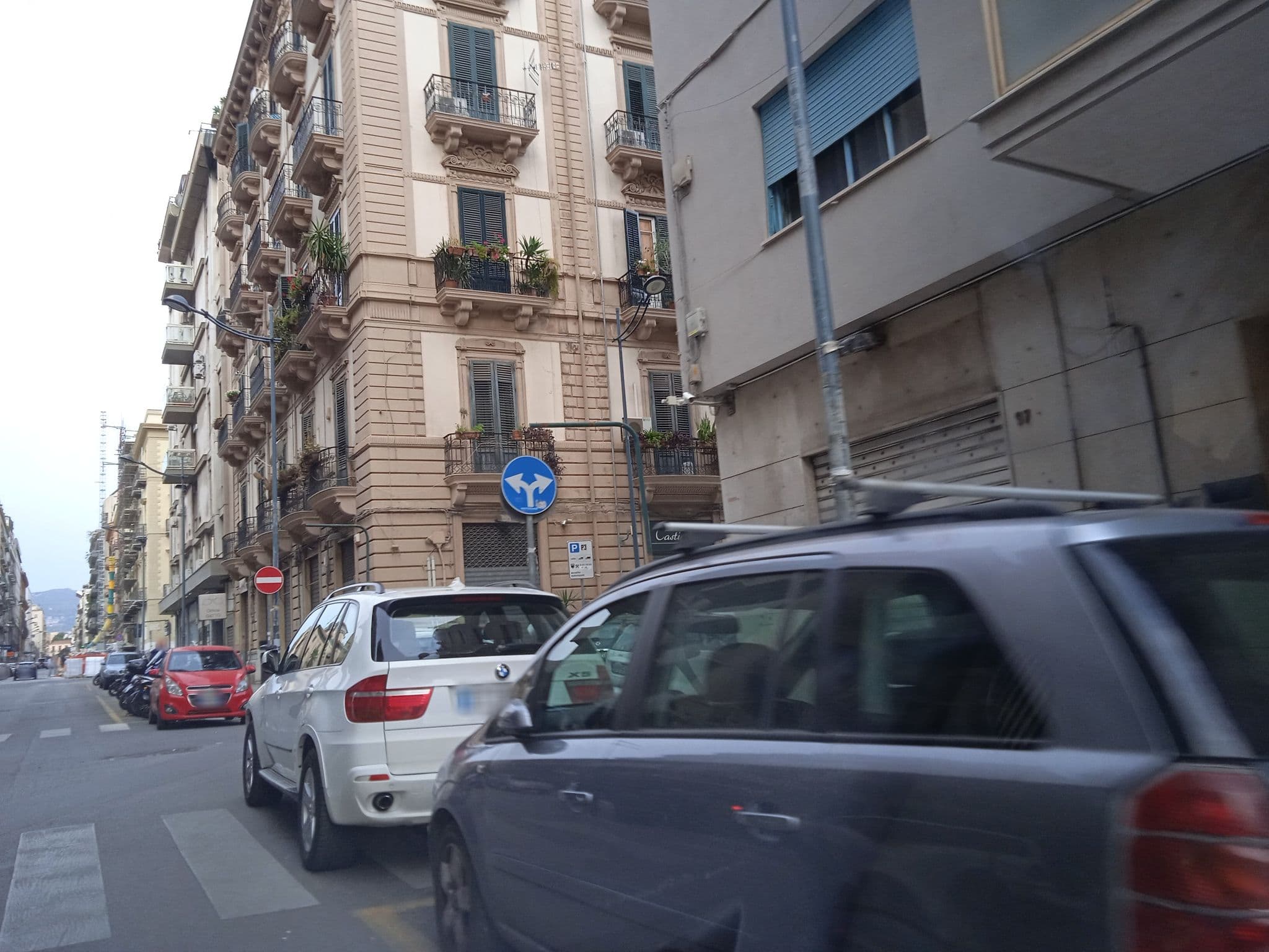 Street view near Hotel Principe D'Aragona, Palermo — © p8fy9y9fs (CC BY-SA · Mapillary)