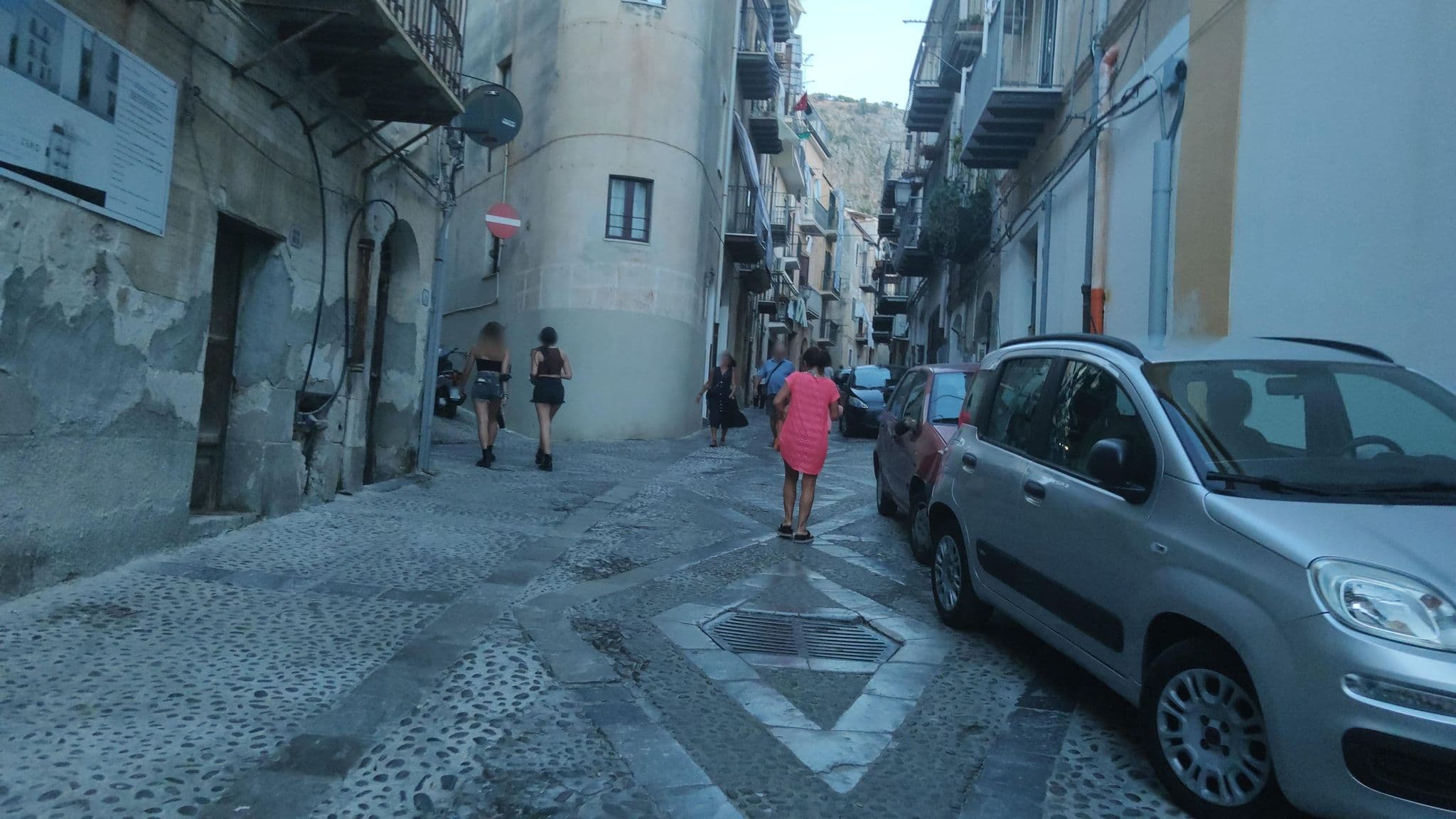 Street view near Casa Vacanze Zio Pasquale, Cefalù — © mrey (CC BY-SA · Mapillary)
