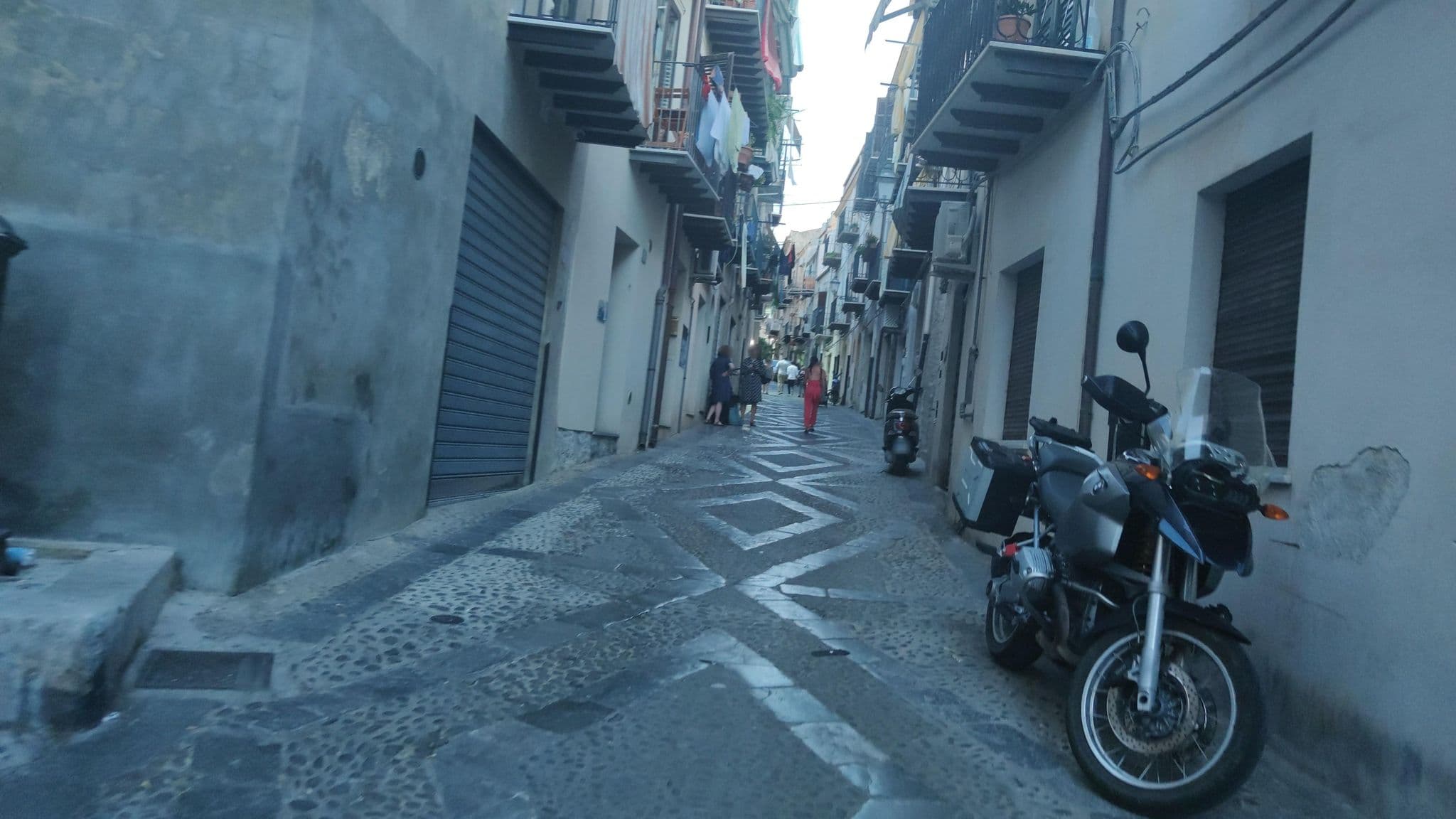 Street view near Cortile Osterio XIV, Cefalù — © mrey (CC BY-SA · Mapillary)