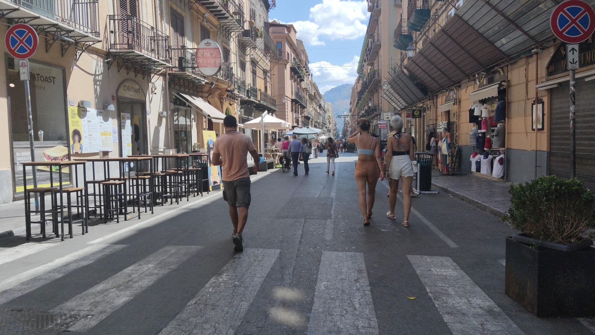 Street view near Palermo Al Massimo, Palermo — © mrey (CC BY-SA · Mapillary)