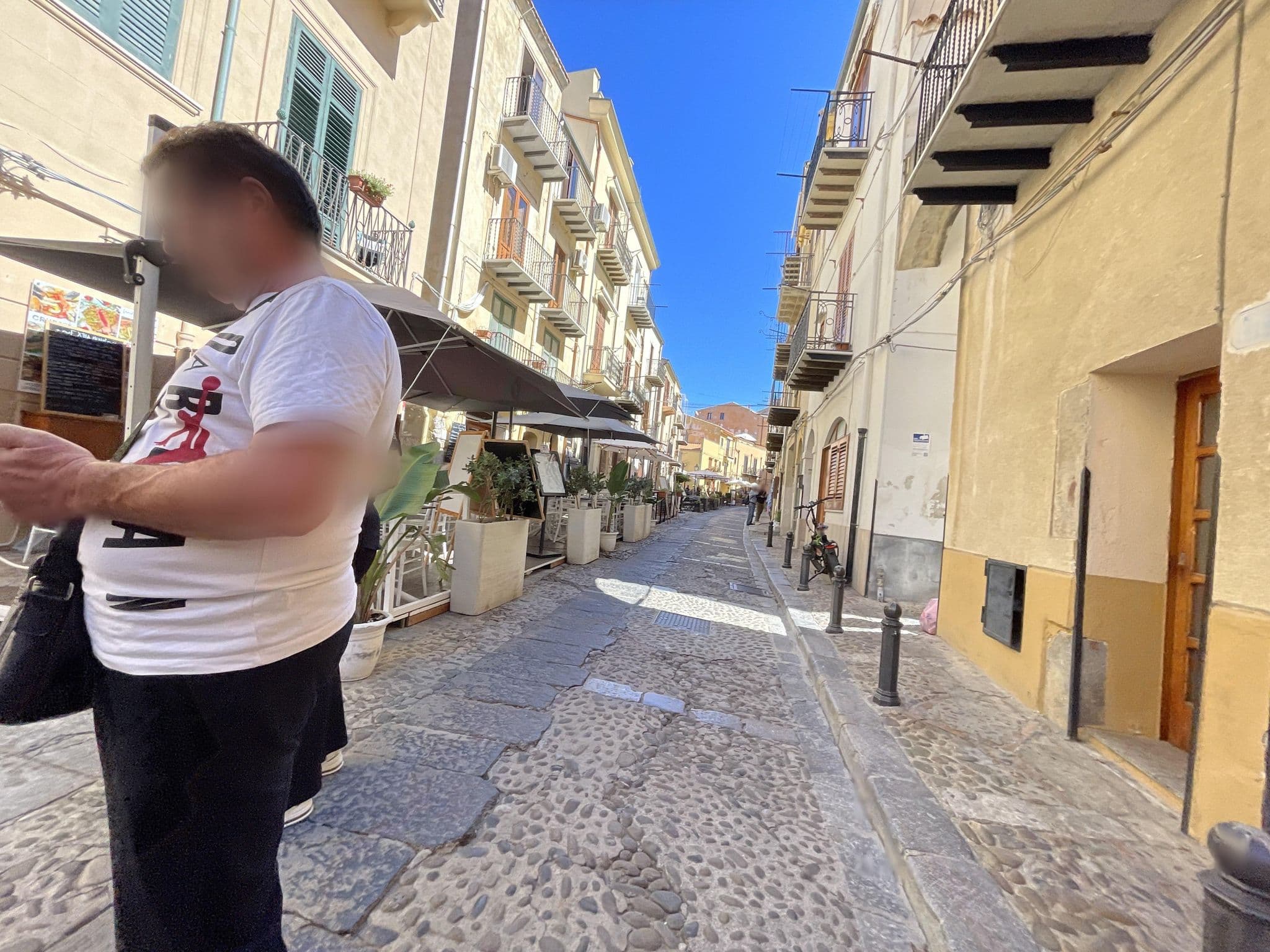 Street view near Saraceno Rooms, Cefalù — © asturksever (CC BY-SA · Mapillary)