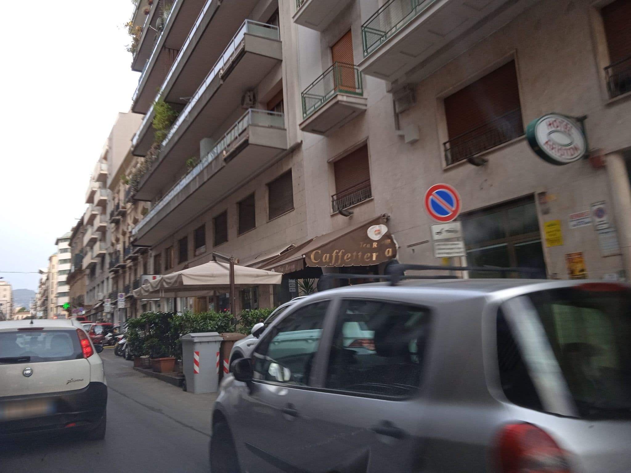 Street view near Hotel Serena, Palermo — © p8fy9y9fs (CC BY-SA · Mapillary)
