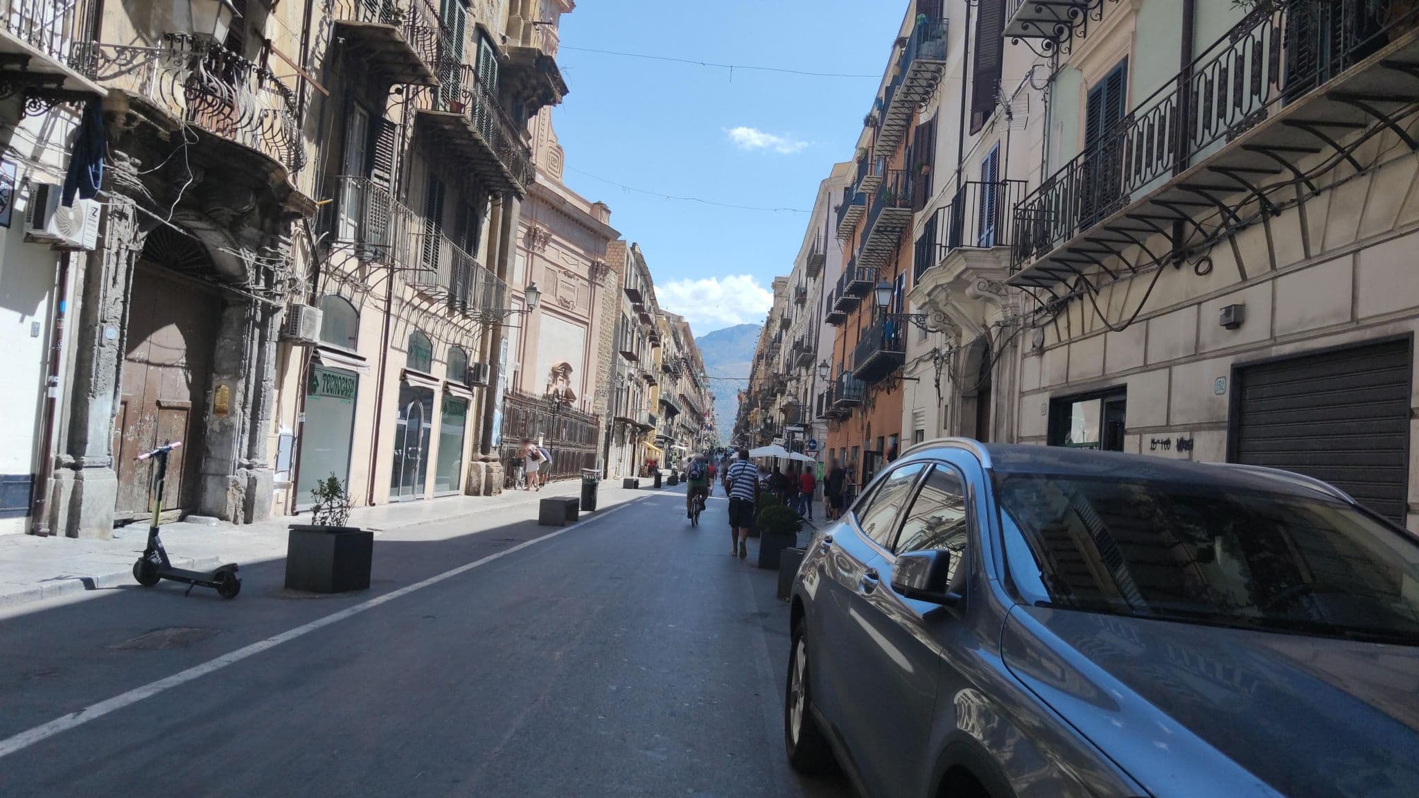 Street view near Ai Quattro Canti B&B, Palermo — © mrey (CC BY-SA · Mapillary)