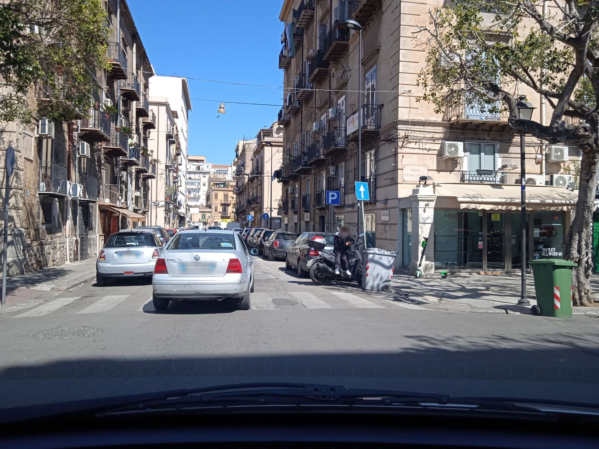 Street view near Giulio Cesare Suites, Palermo — © p8fy9y9fs (CC BY-SA · Mapillary)