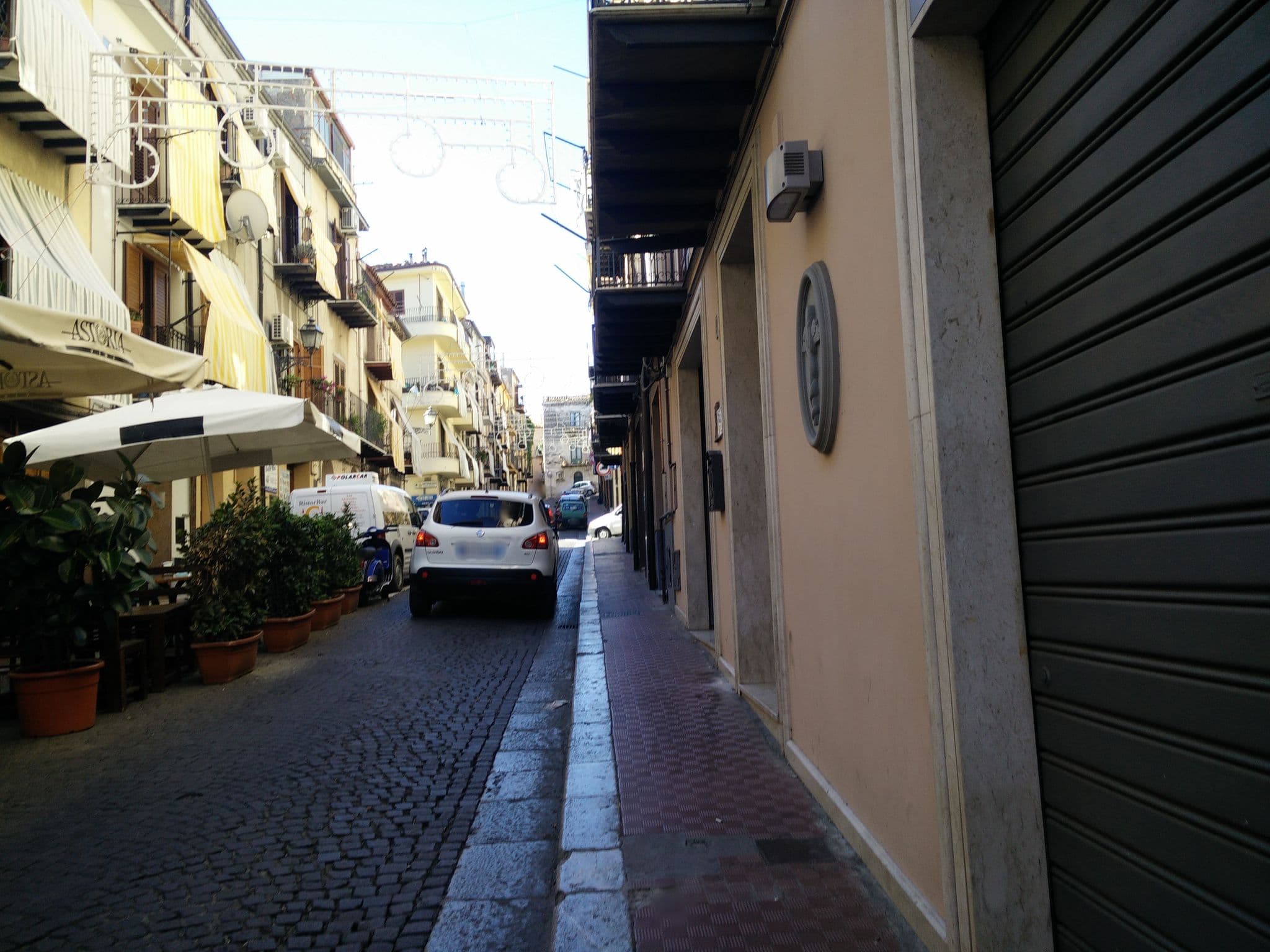 Street view near Case Spazioscena - Polimnia, Castelbuono — © eppesuig (CC BY-SA · Mapillary)