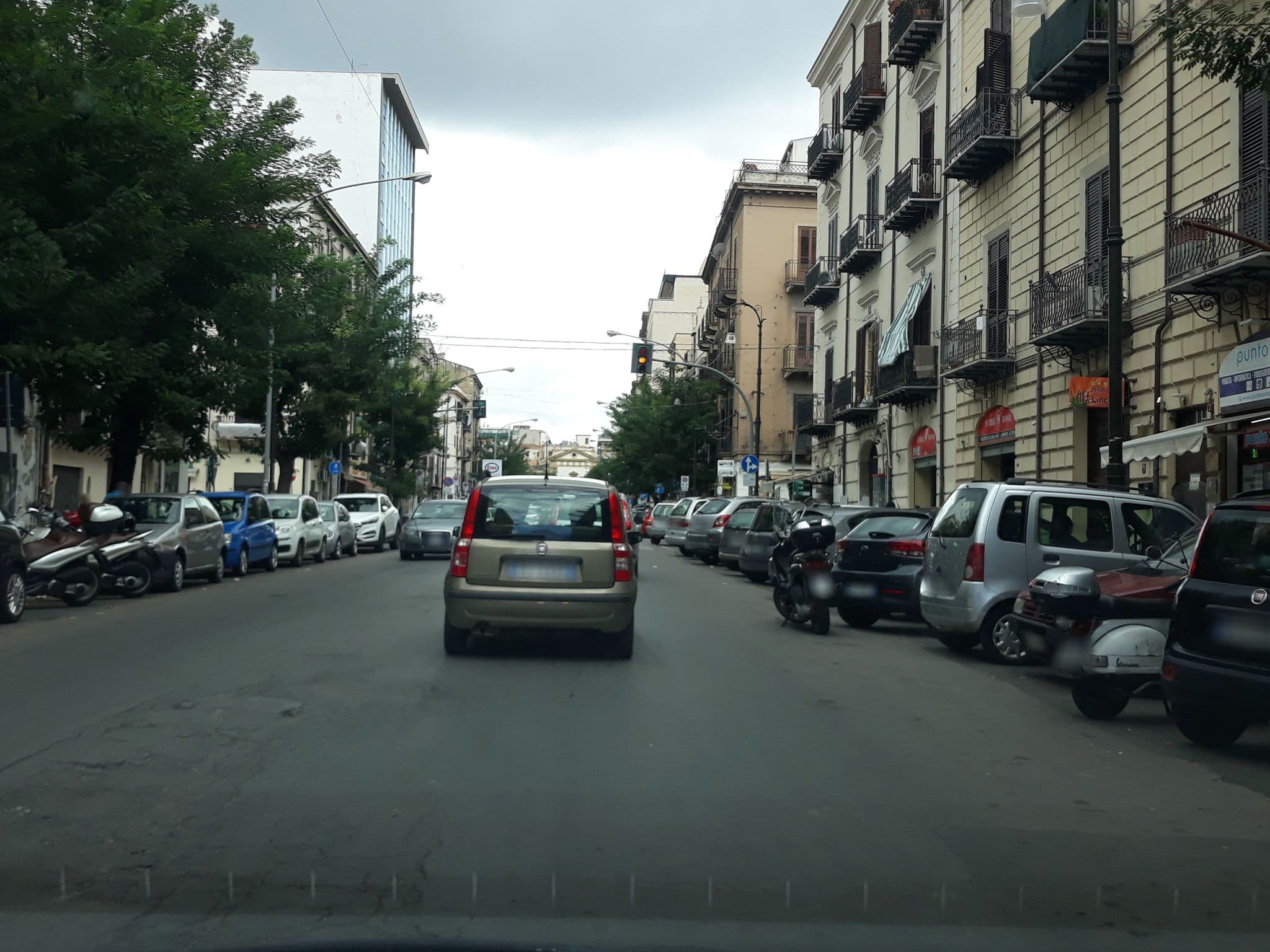 Street view near Lincoln Suite, Palermo — © roberto_inzerillo (CC BY-SA · Mapillary)
