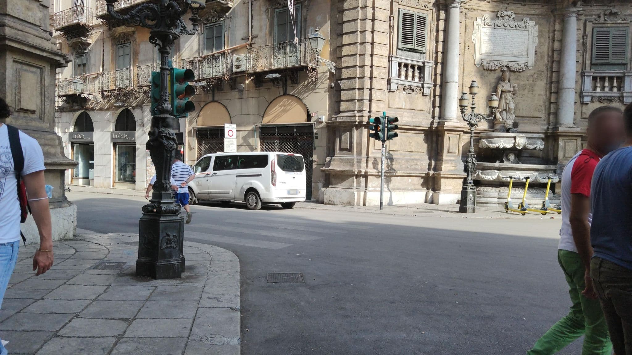 Street view near Kempinski Giardino Di Costanza Hotel, Palermo — © mrey (CC BY-SA · Mapillary)