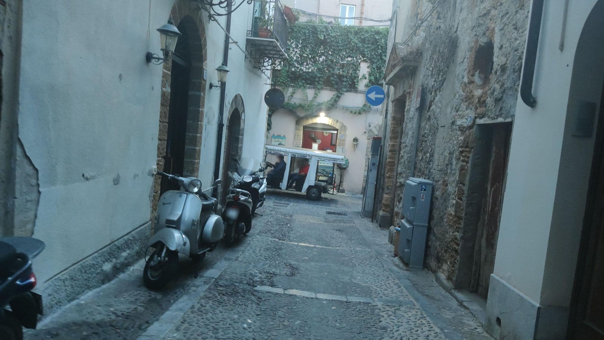 Street view near Casa Del Lavatoio, Cefalù — © mrey (CC BY-SA · Mapillary)