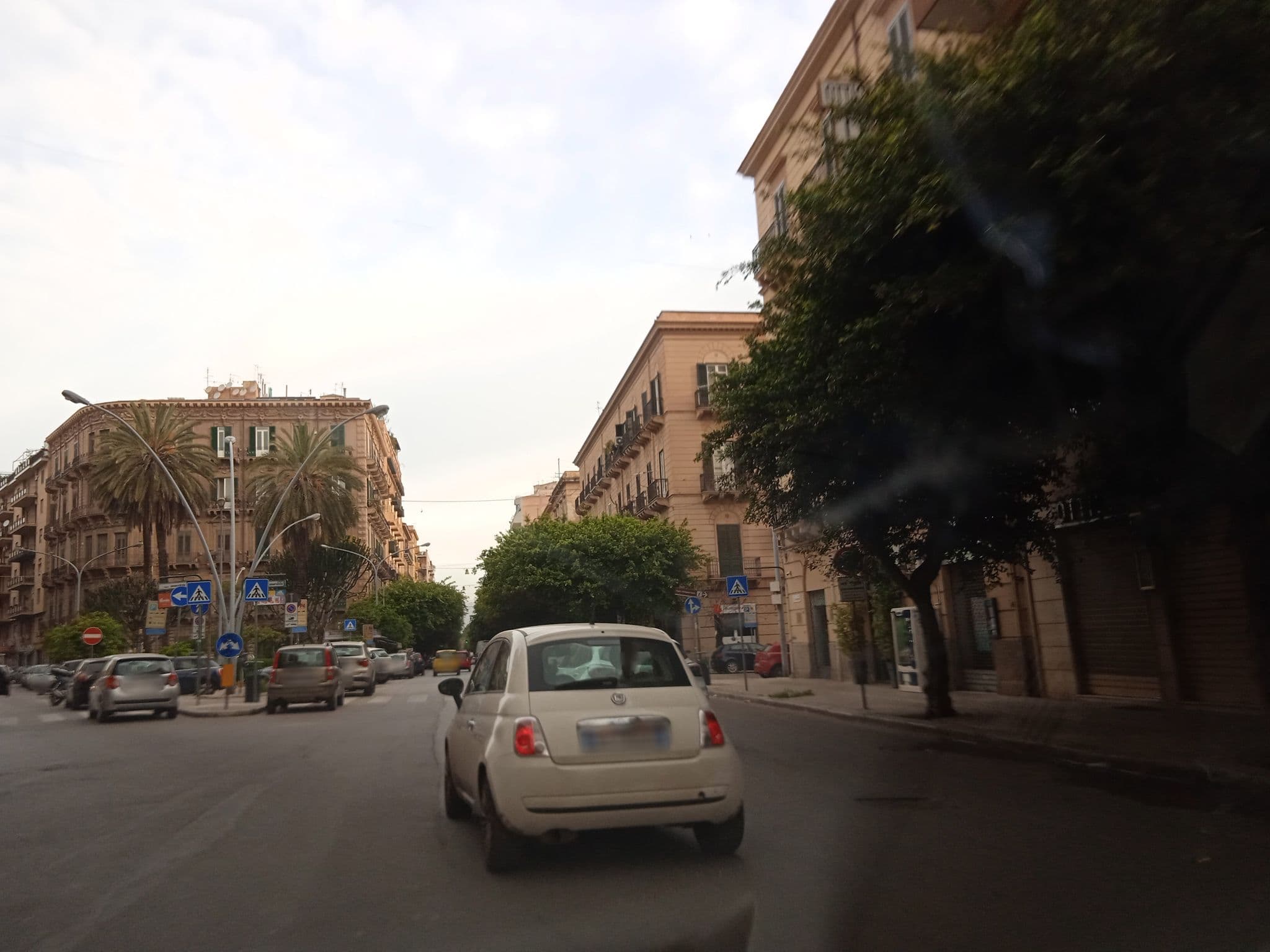Street view near Dolce Dormire, Palermo — © p8fy9y9fs (CC BY-SA · Mapillary)