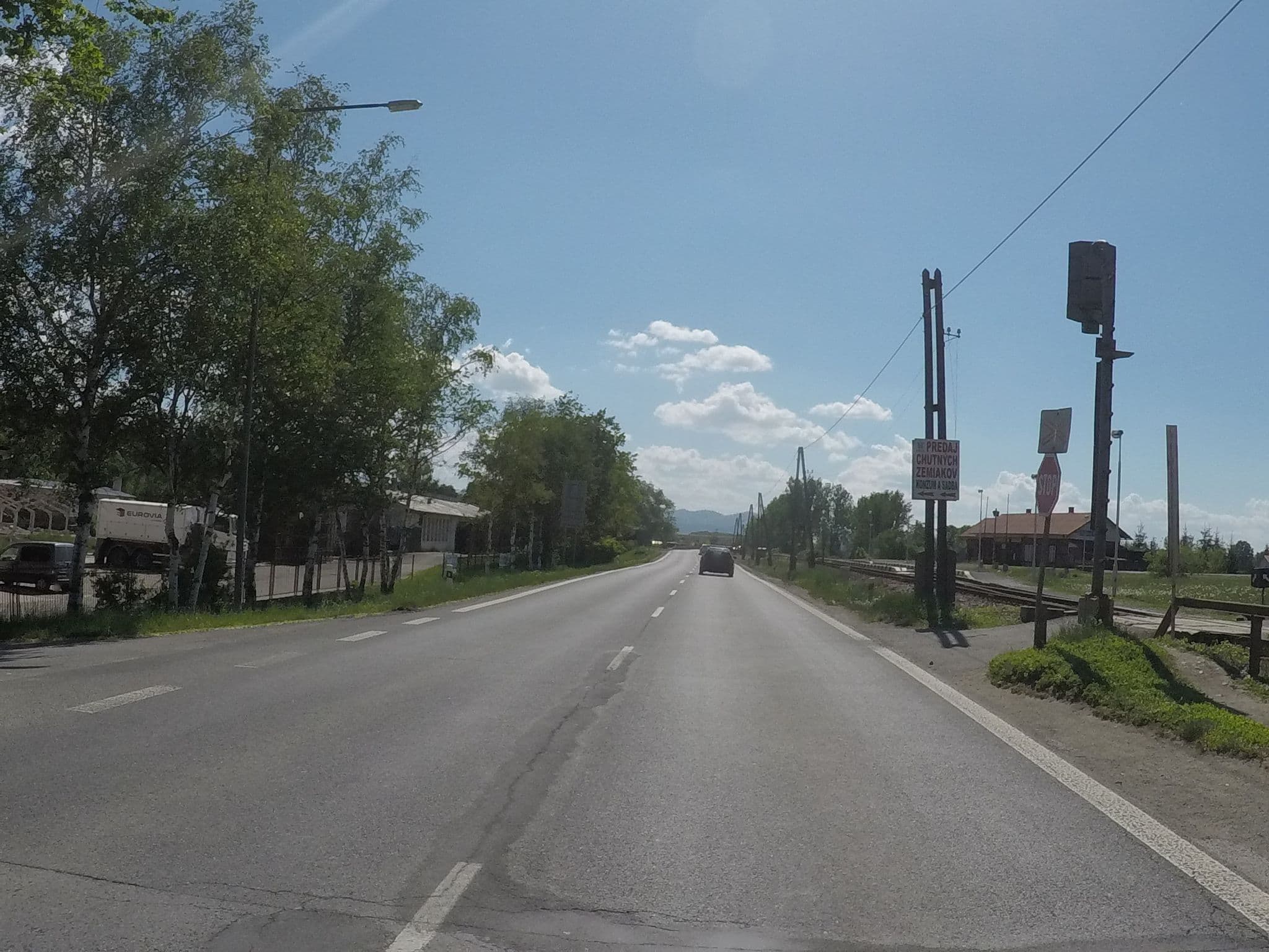 Street view near Turistická ubytovňa Viola, Huncovce — © chrisbeddow (CC BY-SA · Mapillary)