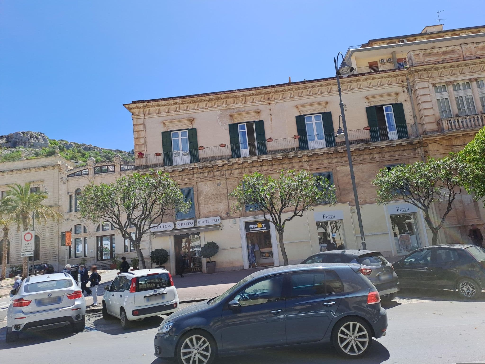 Street view near Modica For Family, Modica — © Che77 (CC BY-SA · Mapillary)