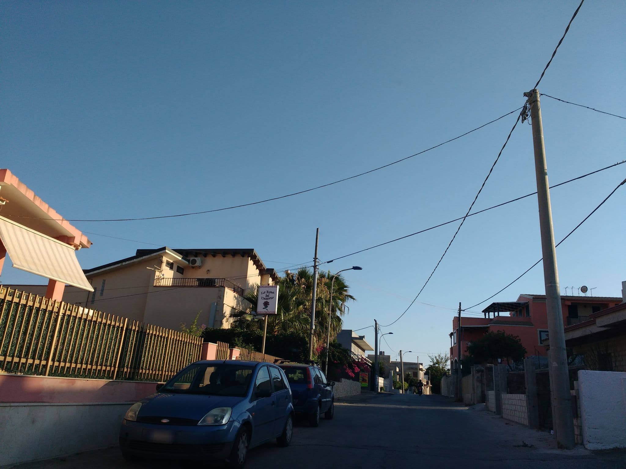 Street view near La Rosa del Deserto, Cava d'Aliga — © thetornado76 (CC BY-SA · Mapillary)