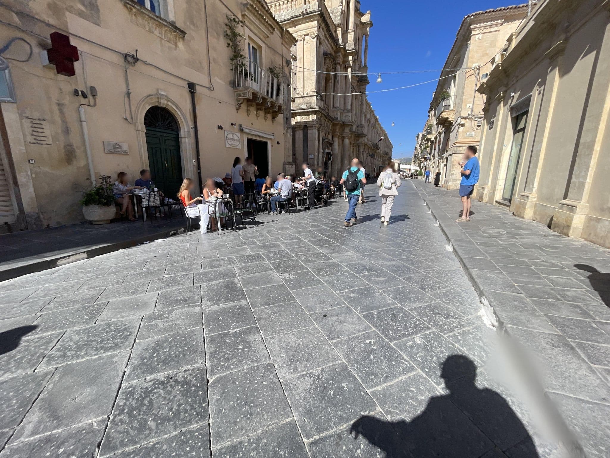 Street view near Hotel Q92, Noto — © asturksever (CC BY-SA · Mapillary)