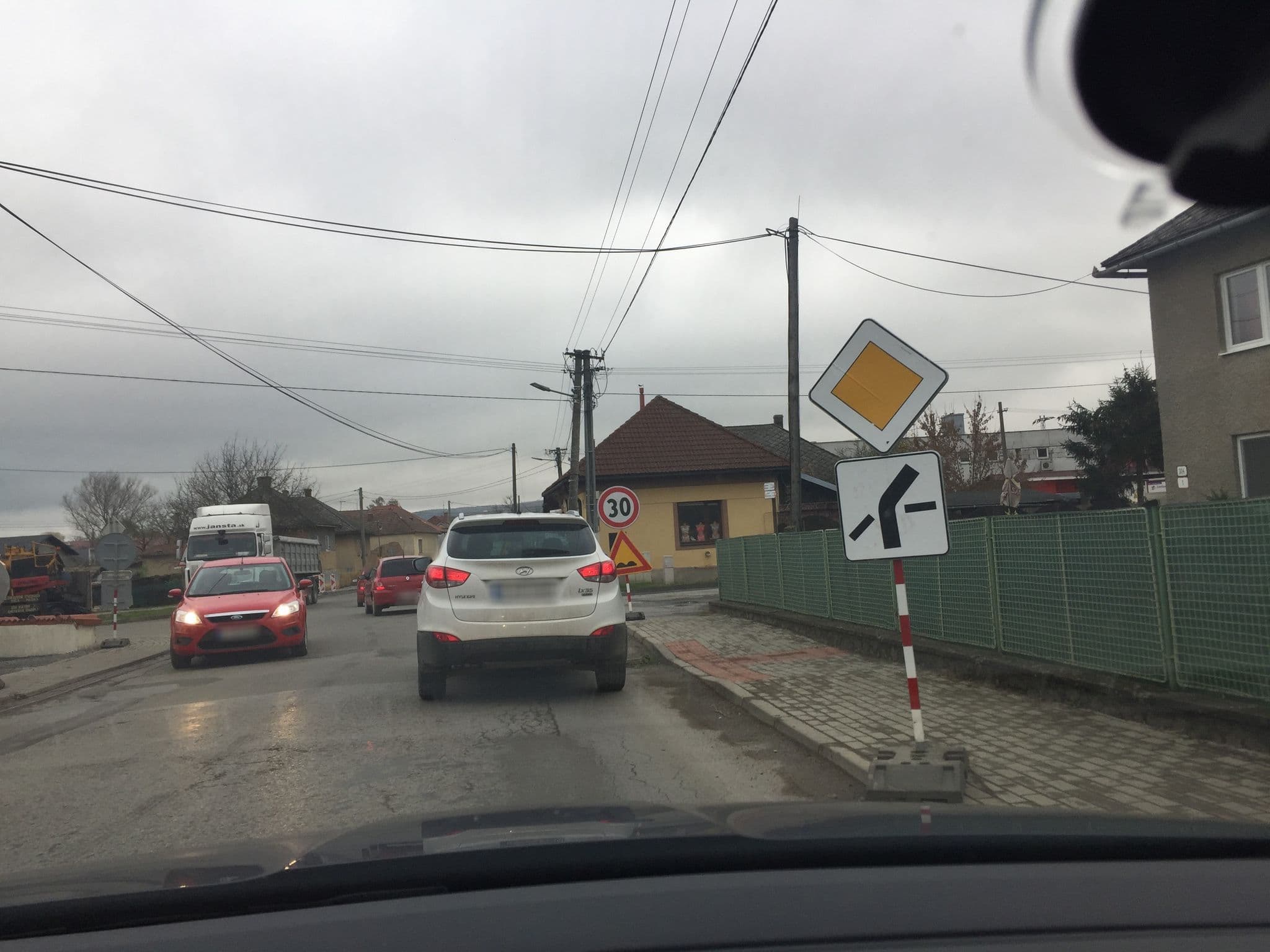 Street view near Motel Raslavičan, Hertník — © atze777 (CC BY-SA · Mapillary)