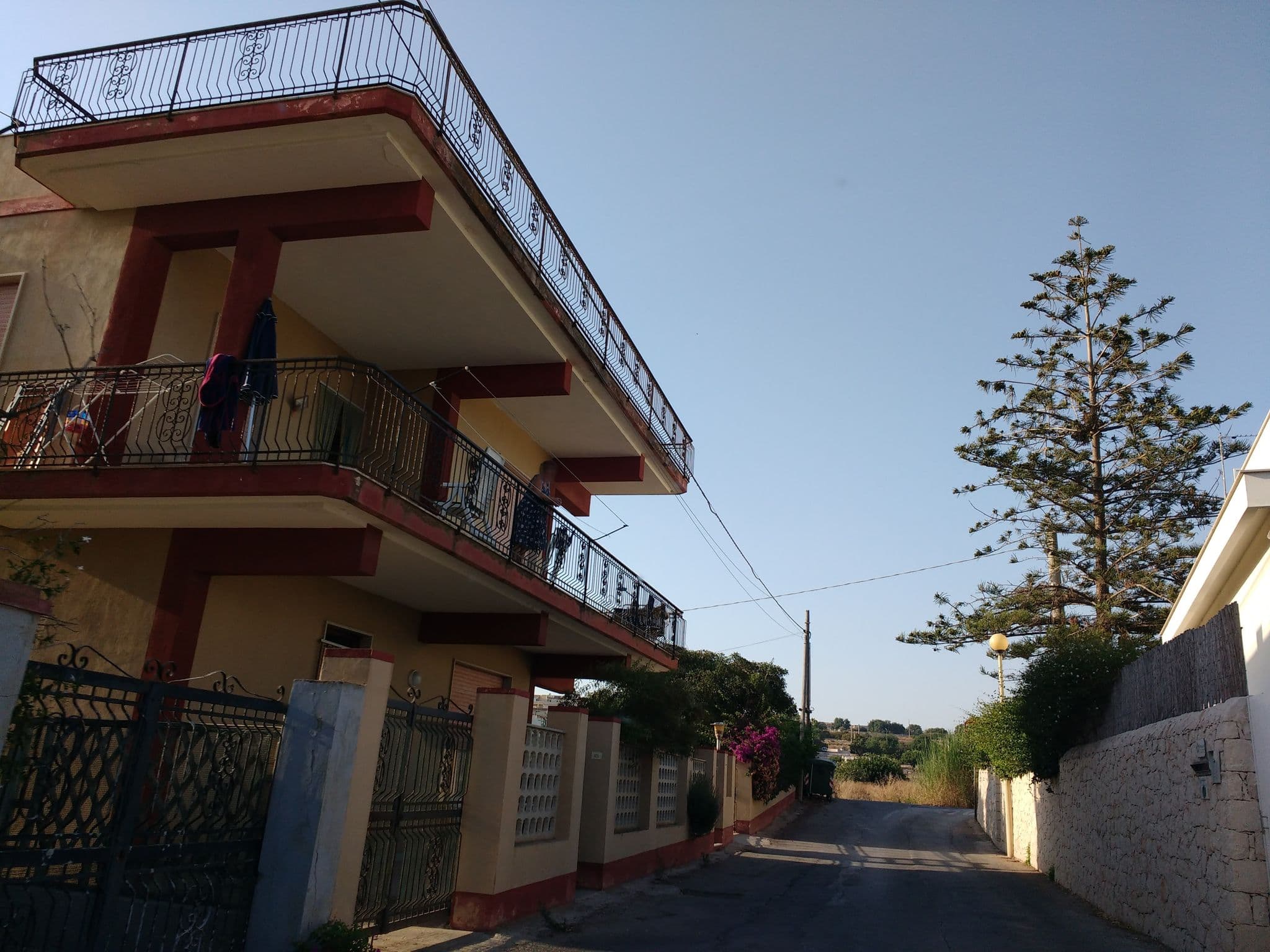 Street view near Il Giardino dei Carrubi, Donnalucata — © thetornado76 (CC BY-SA · Mapillary)