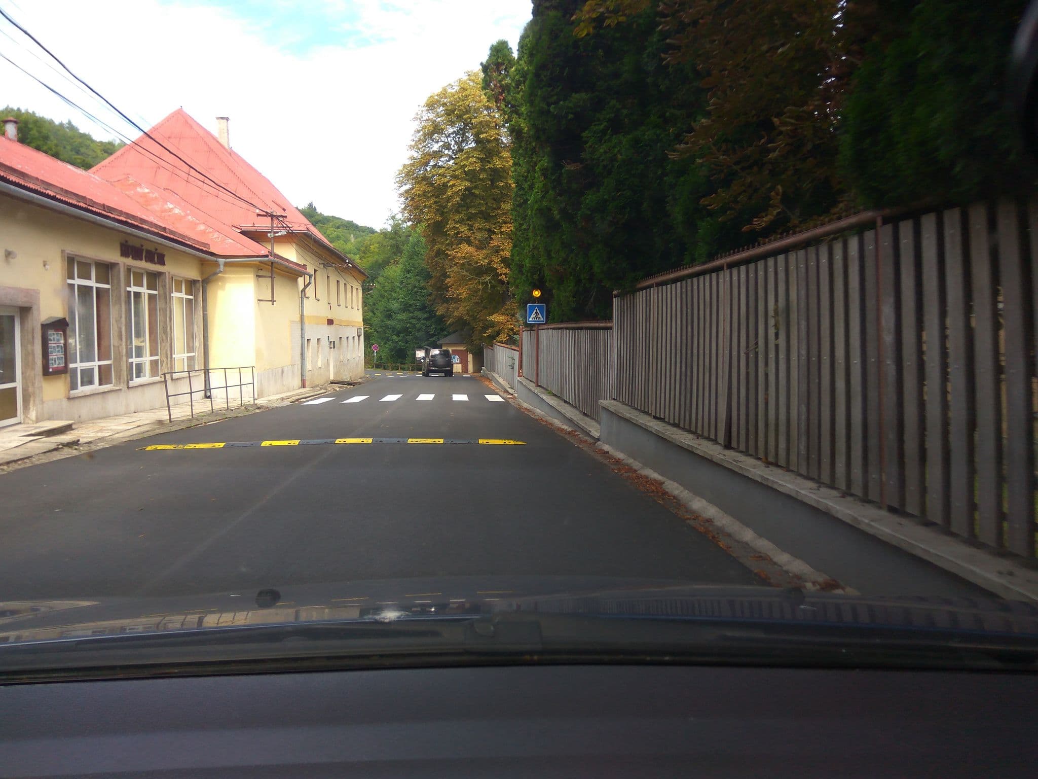 Street view near Kúpeľný dom Márie Terézie, Žiar nad Hronom — © segi (CC BY-SA · Mapillary)