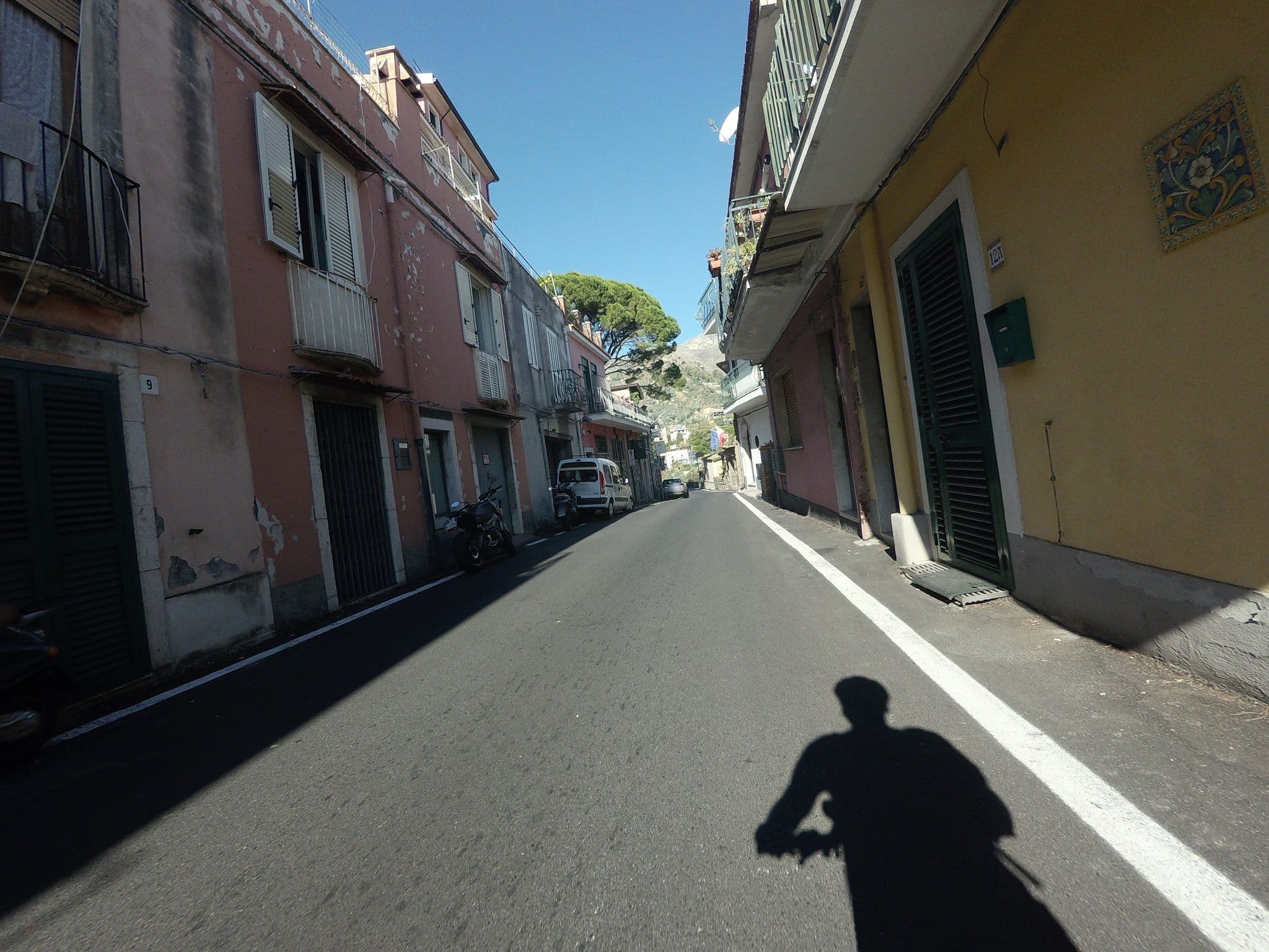 Street view near La Guardiola di Angela e Nino, Taormina — © posiki (CC BY-SA · Mapillary)