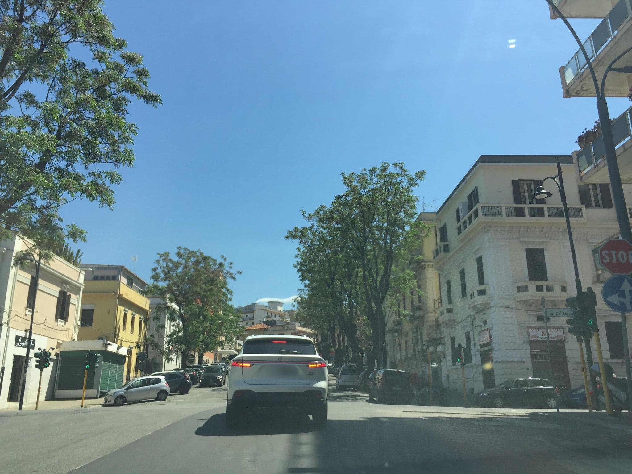 Street view near Rooms2Rent, Reggio Calabria — © igorzo (CC BY-SA · Mapillary)