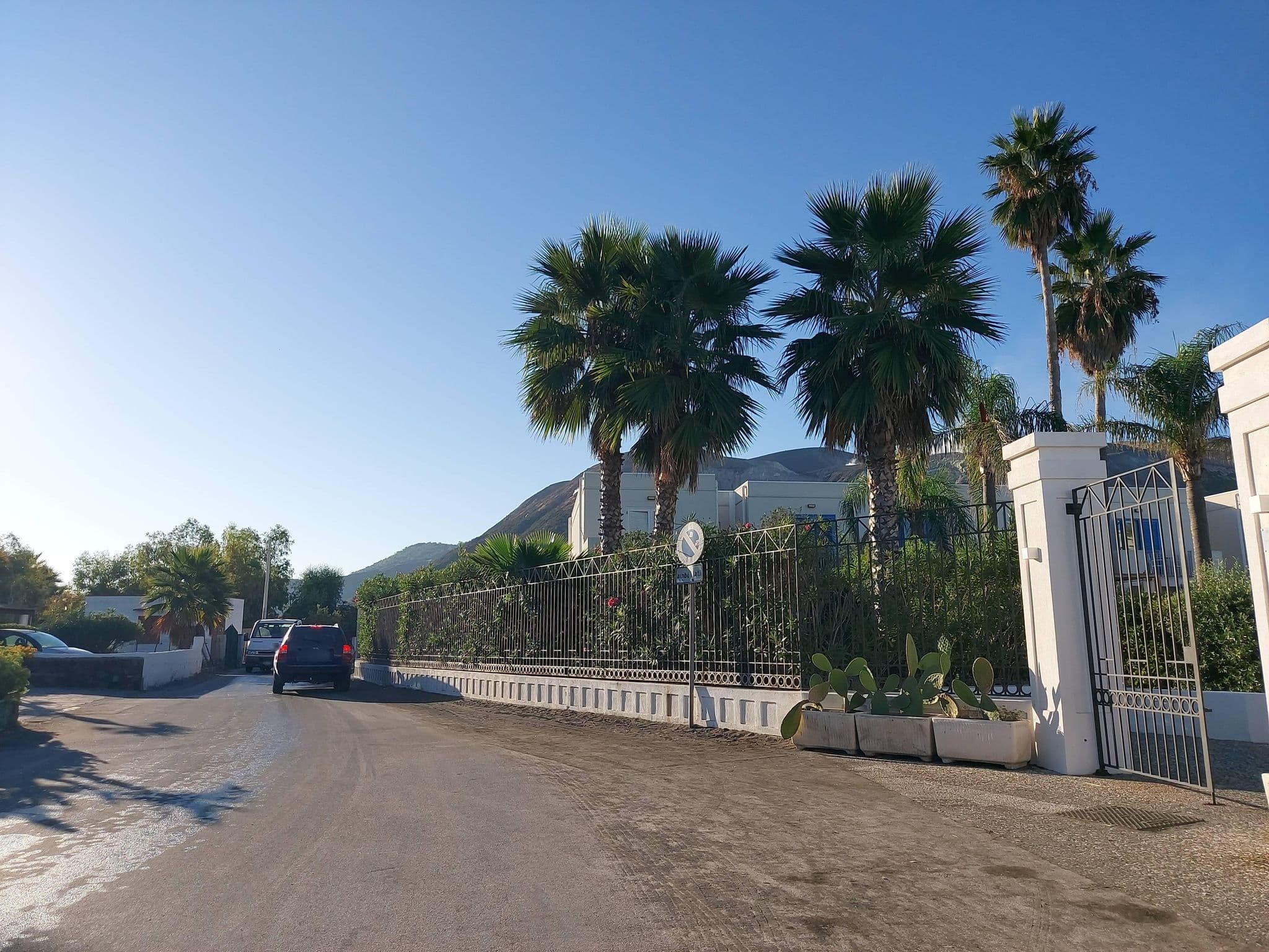 Street view near Hotel Les Sables Noirs Vulcano, Lipari — © aldoct (CC BY-SA · Mapillary)