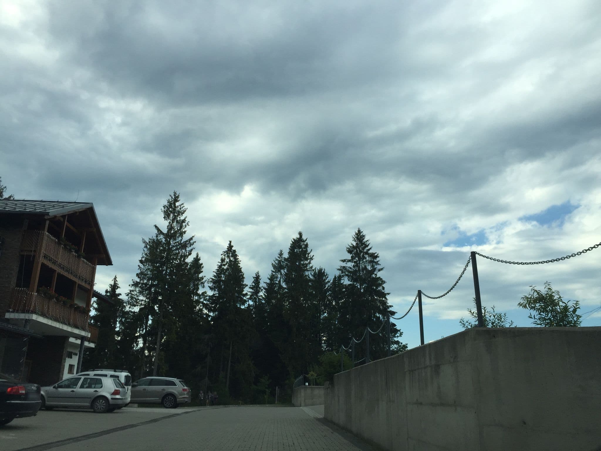Street view near Zlatný potok, Mútne — © richlv (CC BY-SA · Mapillary)