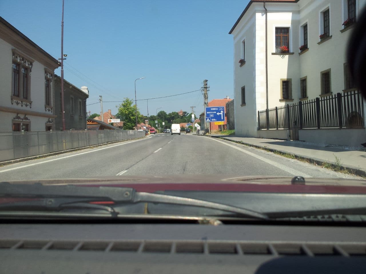 Street view near Kaštieľ Alfonz, Trstín — © durko_freemap (CC BY-SA · Mapillary)