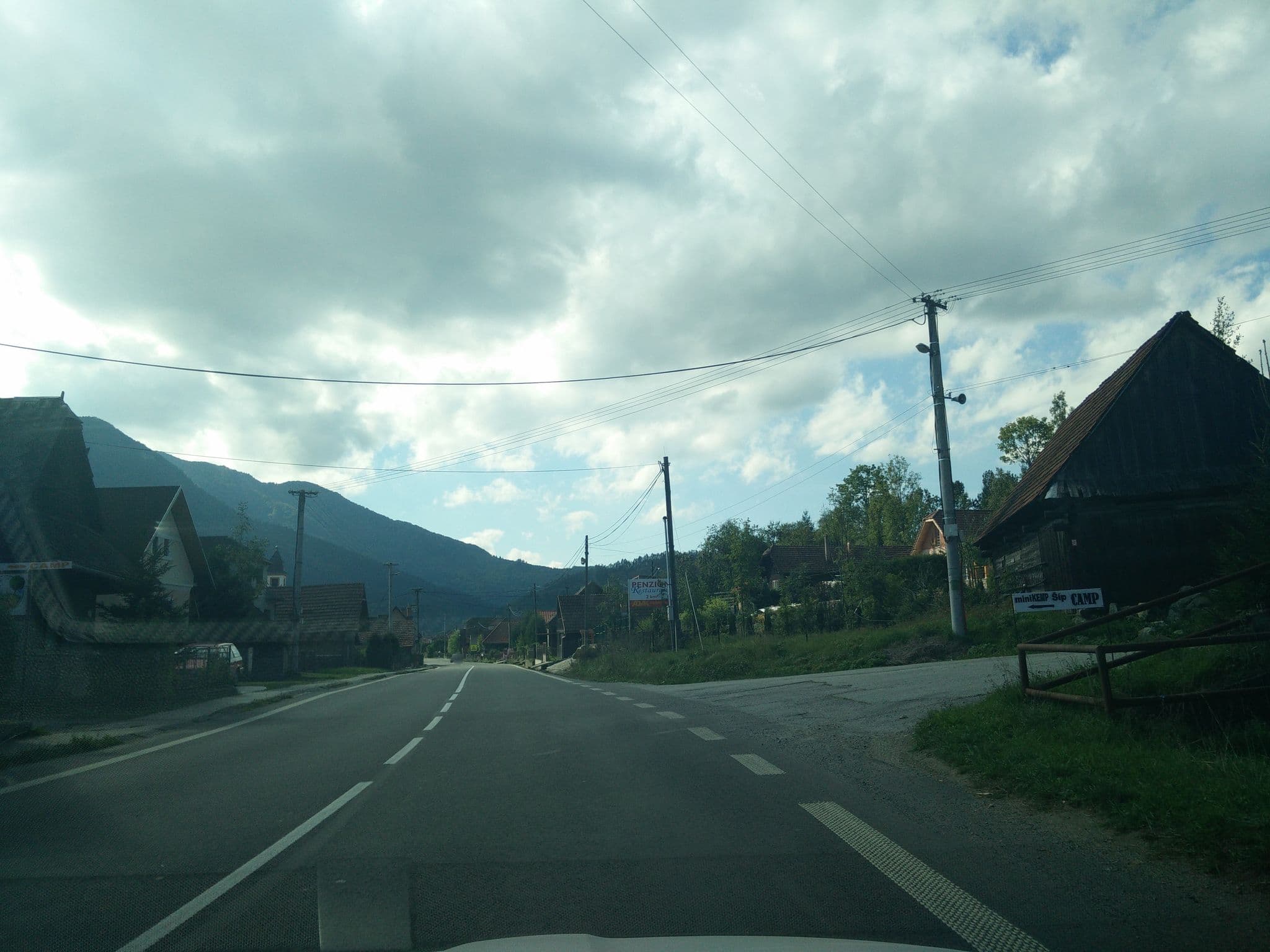 Street view near Minikemp Šíp, Komjatná — © kayle (CC BY-SA · Mapillary)